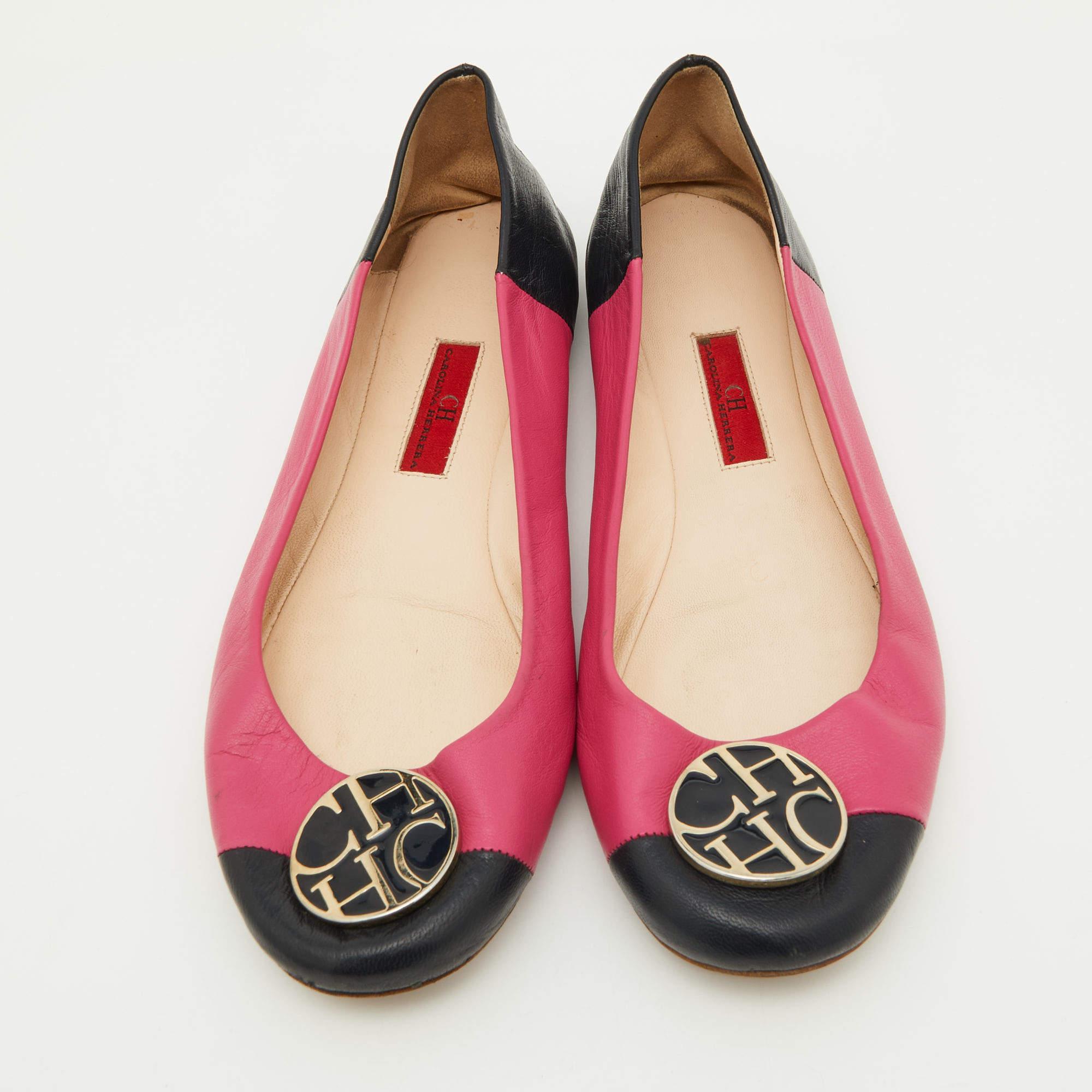 Marron Chaussures à talon aiguille en cuir rose/noir Carolina Herrera Taille 39 en vente
