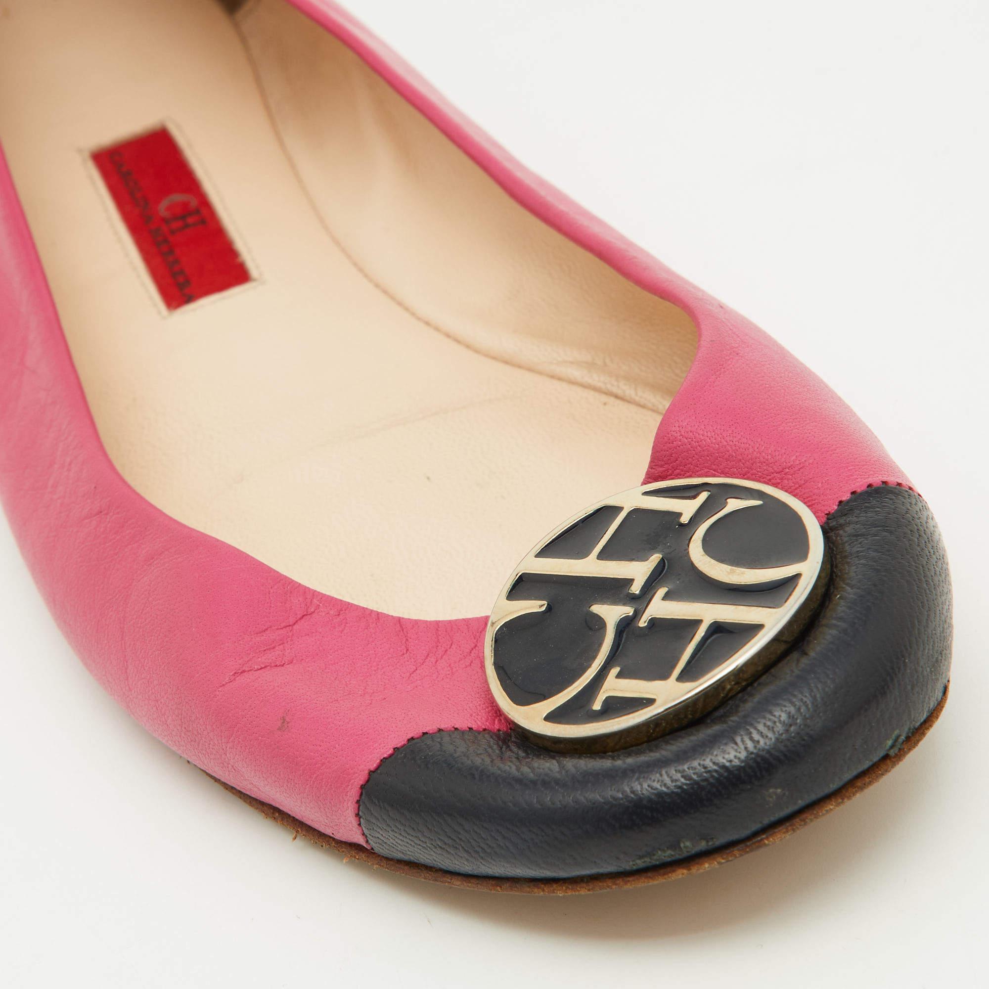 Chaussures à talon aiguille en cuir rose/noir Carolina Herrera Taille 39 en vente 2