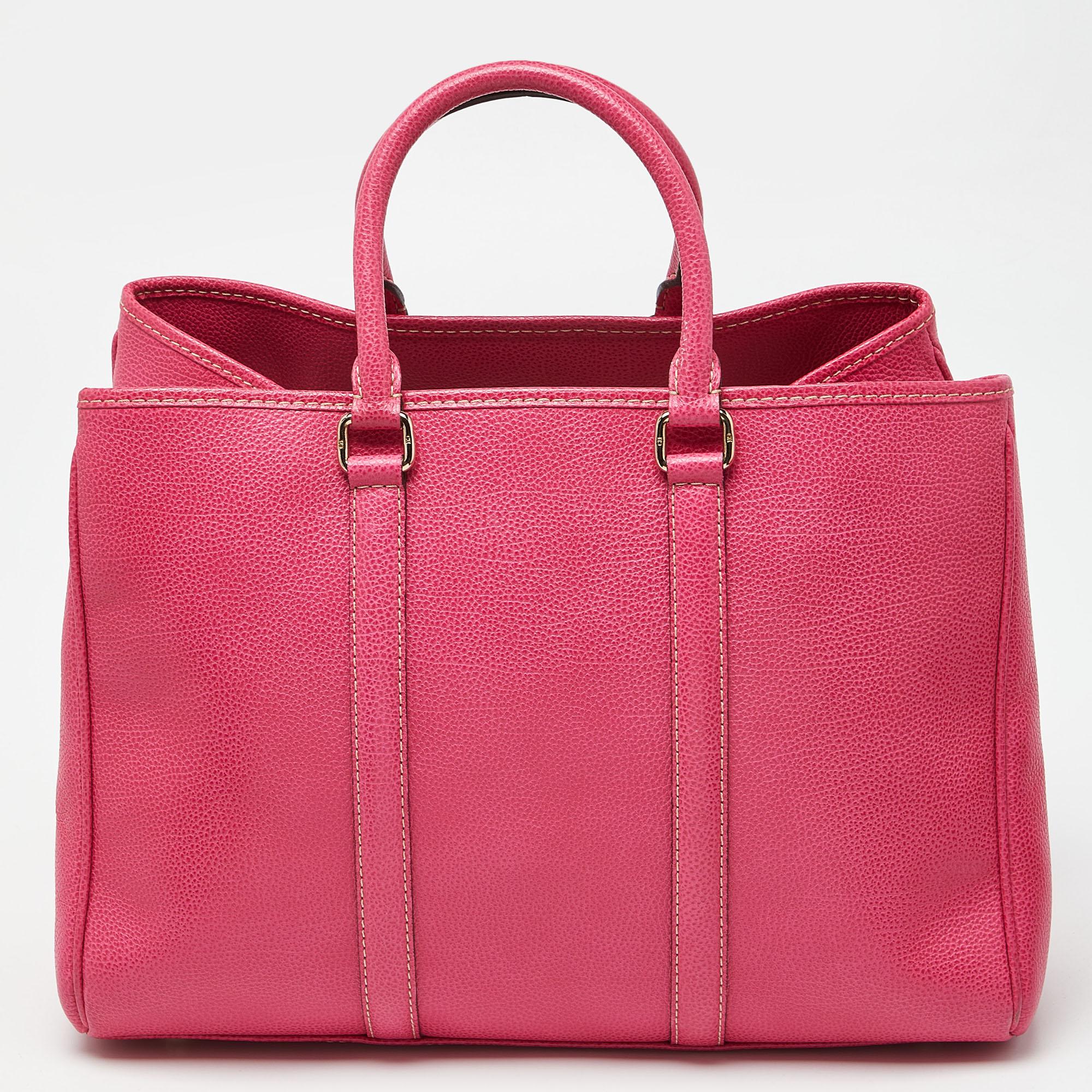 CH Carolina Herrera Pink Grained Leather Matteo Tote In Good Condition For Sale In Dubai, Al Qouz 2