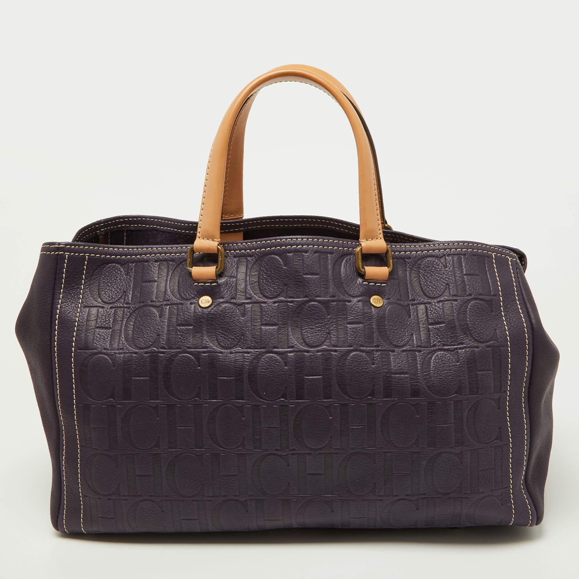 Una pieza realmente elegante para añadir a tu colección. Este bolso Andy de Carolina Herrera está confeccionado en piel recubierta de monograma y decorado con detalles de puntadas. Tiene dos asas y un interior espacioso para guardar tus objetos