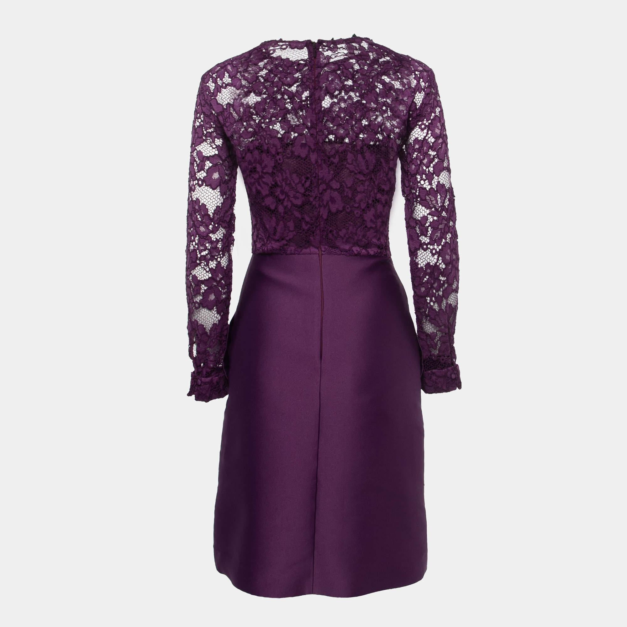 This stylish midi dress exudes elegance and sophistication. Its flattering length falls between the knee and ankle, offering a versatile option for various occasions. With its chic design, it combines modern trends with timeless charm, making it a