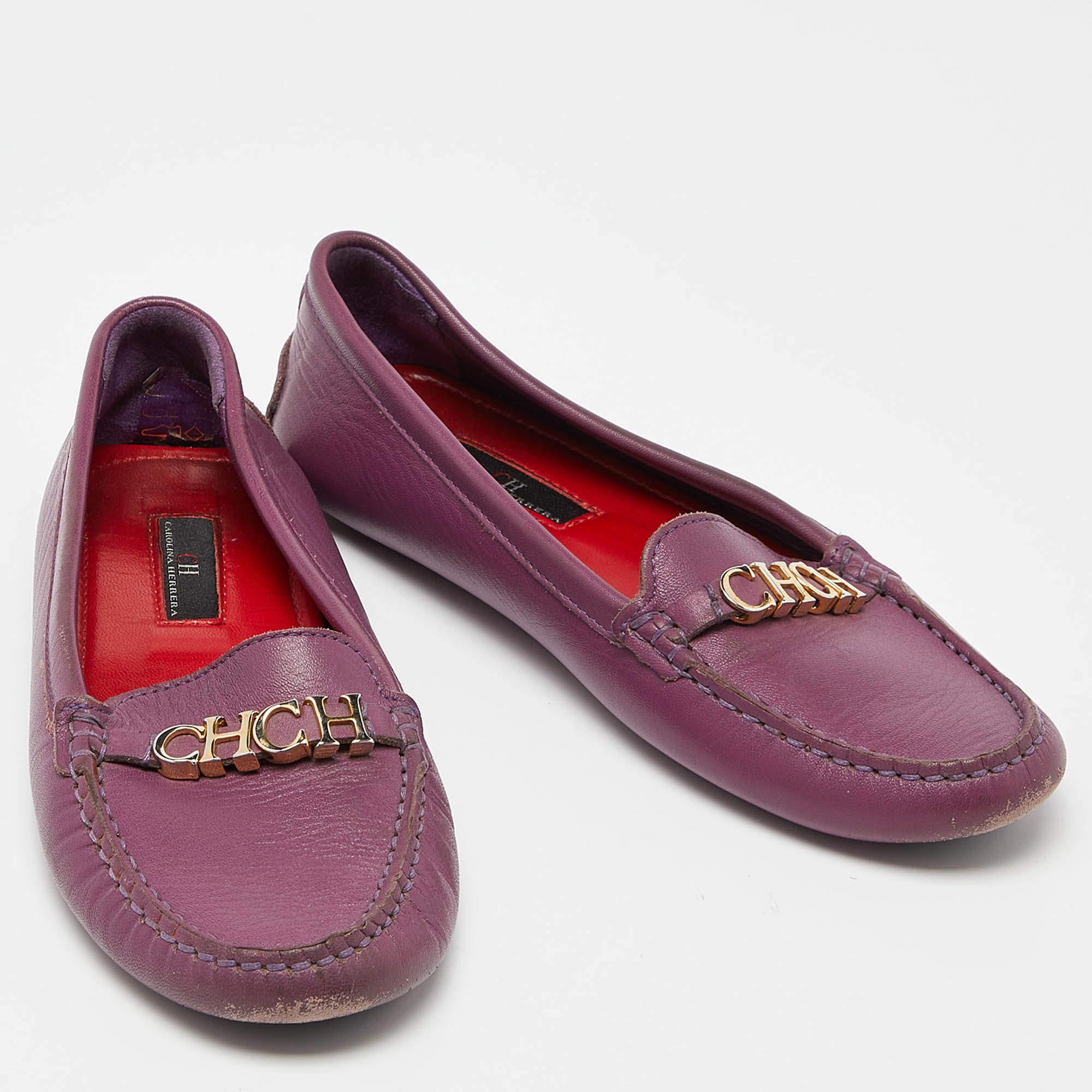 CH Carolina Herrera Mocasines de cuero morado con logotipo Talla 37 en Bastante bueno estado para la venta en Dubai, Al Qouz 2