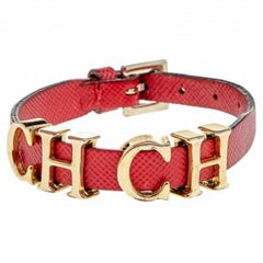 CH Carolina Herrera Wickelarmband aus rotem Leder mit Logo-Charm