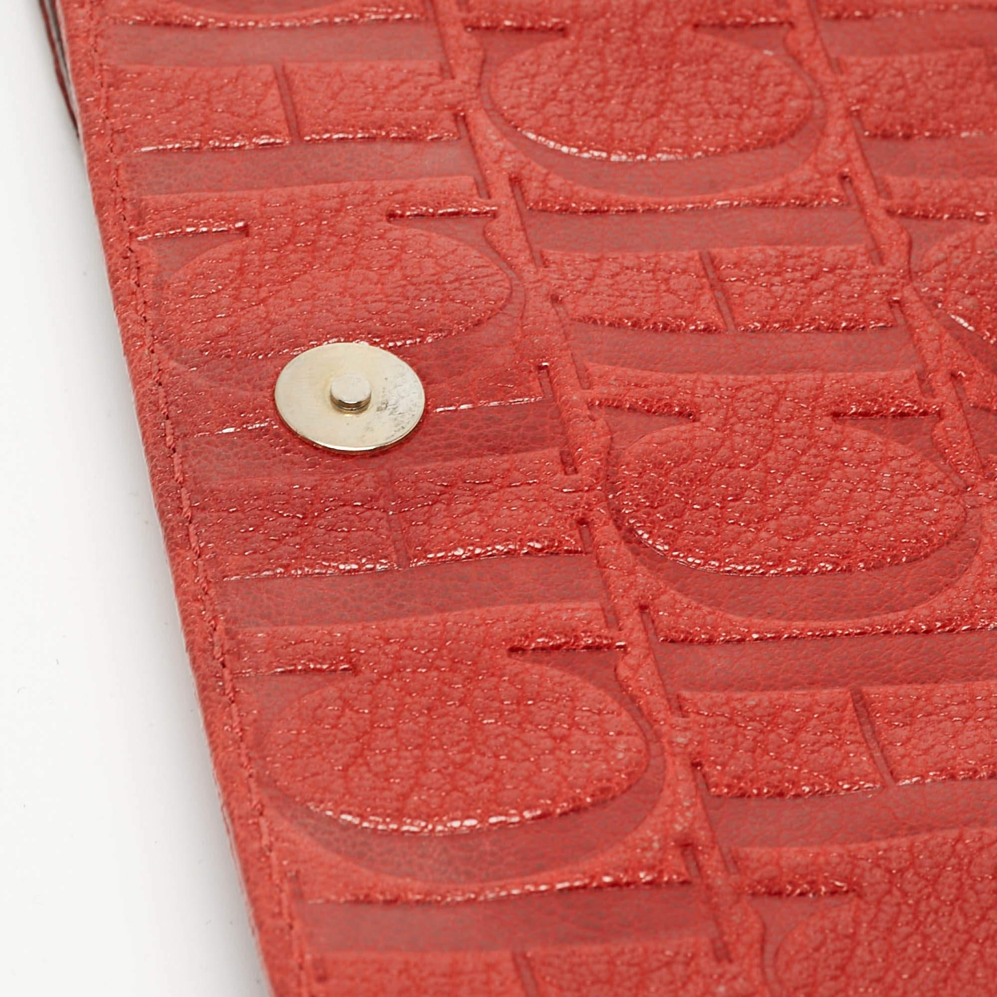 Carolina Herrera pochette en cuir rouge avec nœud papillon CH en vente 3