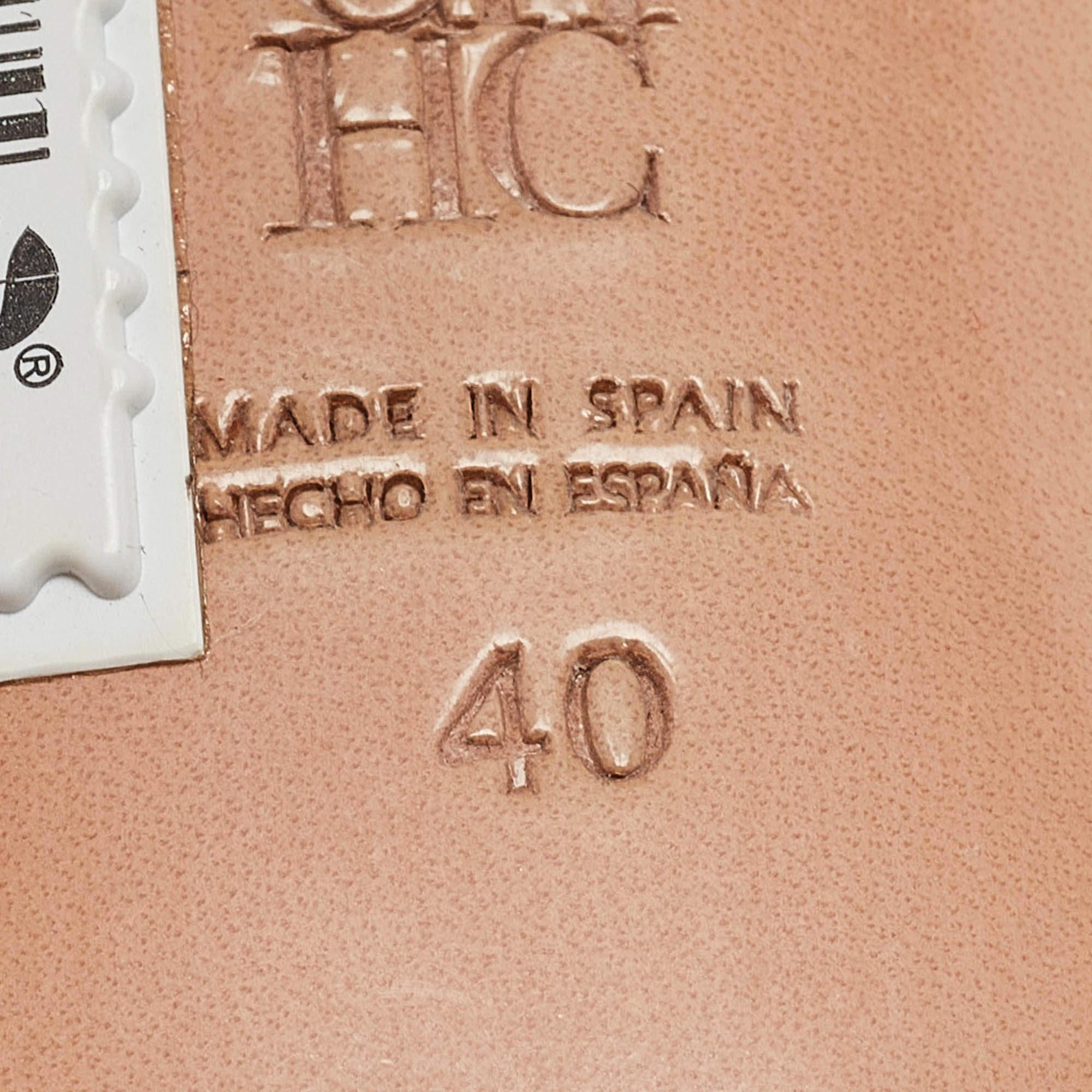 Carolina Herrera - Sandales à lanières à la cheville en daim rouge et PVC, taille 40 en vente 3