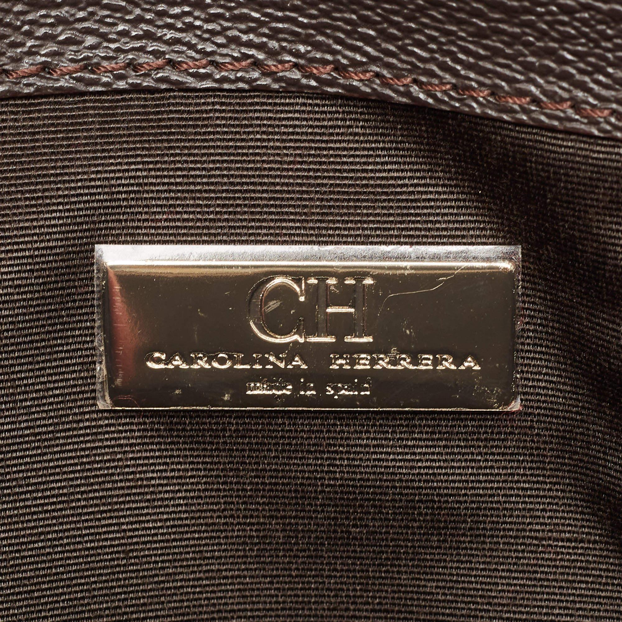 Sac porté épaule signature Carolina Herrera en toile enduite et cuir CH en vente 5