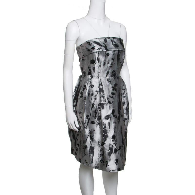 Look nothing less than a runway model in this chic CH Carolina Herrera dress. Kick-start your weekend on a happy high with this flamboyant silver creation. This blended fabric piece has everything that makes it an elegant and fashionable piece.