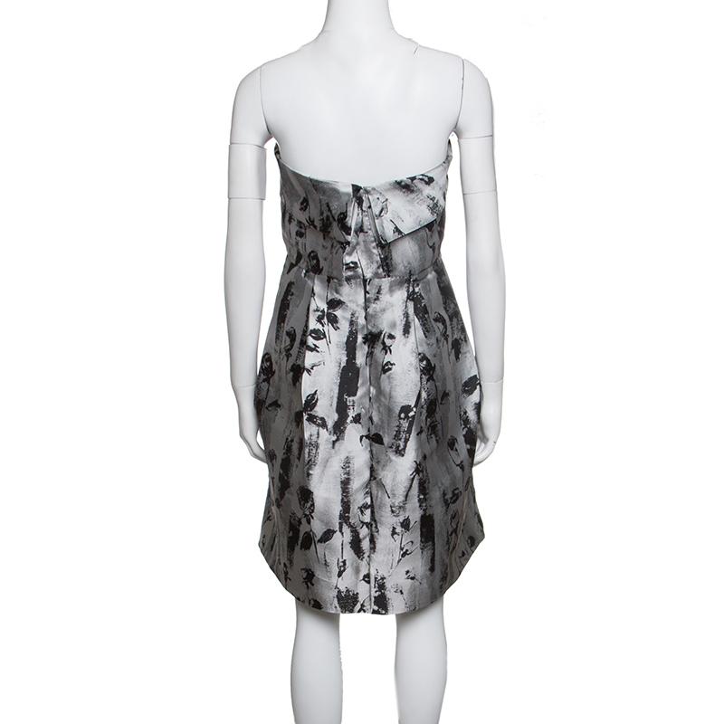 Look nothing less than a runway model in this chic CH Carolina Herrera dress. Kick-start your weekend on a happy high with this flamboyant silver creation. This blended fabric piece has everything that makes it an elegant and fashionable