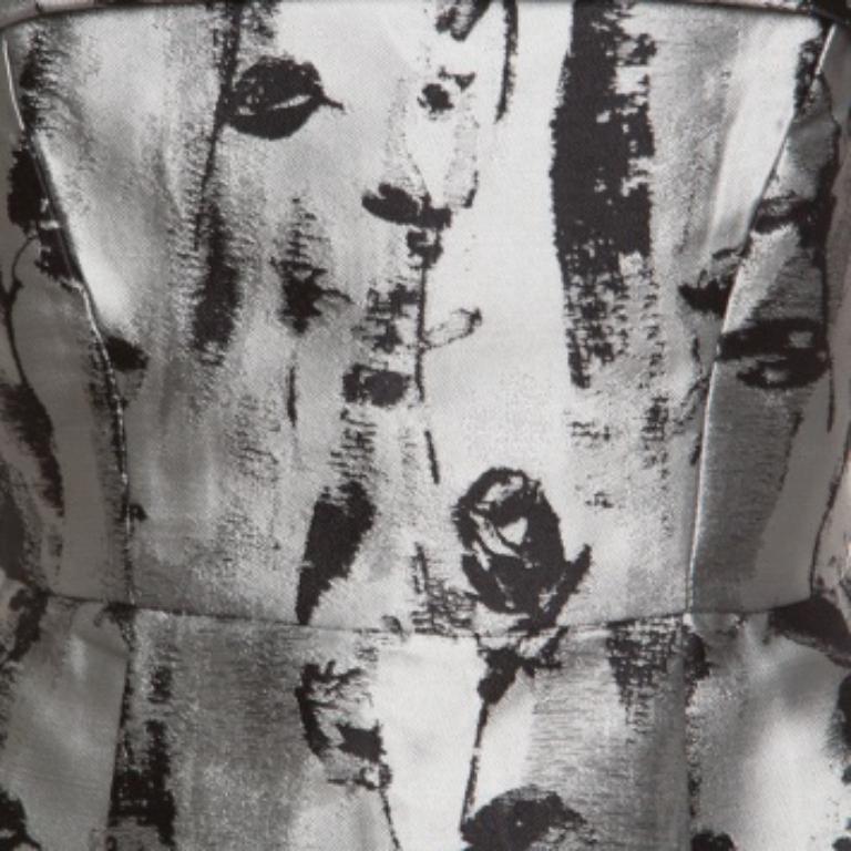 CH Carolina Herrera Vestido sin tirantes en jacquard floral plateado y negro S en Bueno estado para la venta en Dubai, Al Qouz 2
