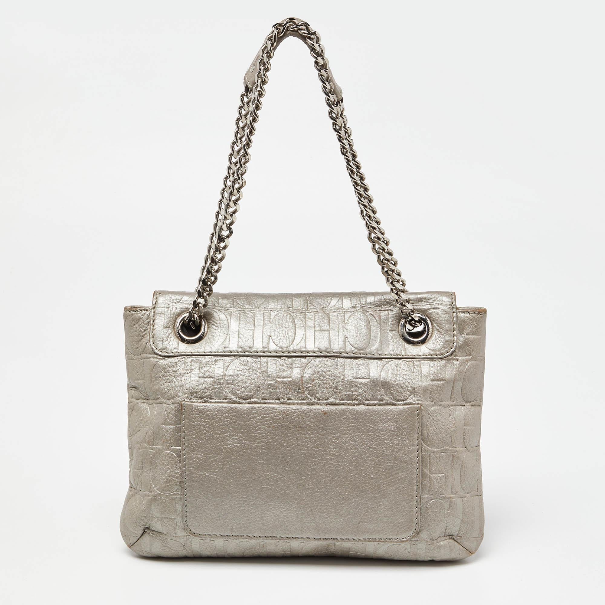CH Carolina Herrera Bolso Audrey de cuero repujado con monograma plateado en Bueno Estado en Dubai, Al Qouz 2