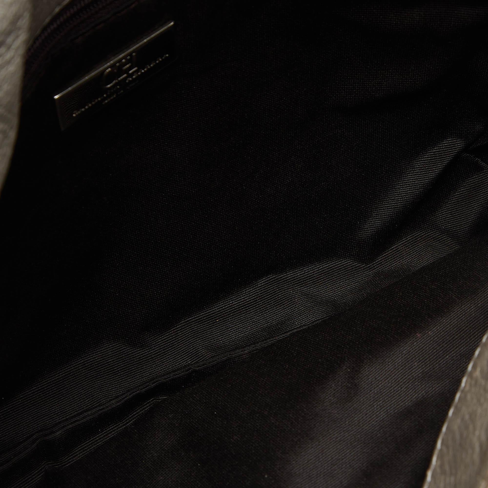 CH Carolina Herrera Bolso Audrey de cuero repujado con monograma plateado 2