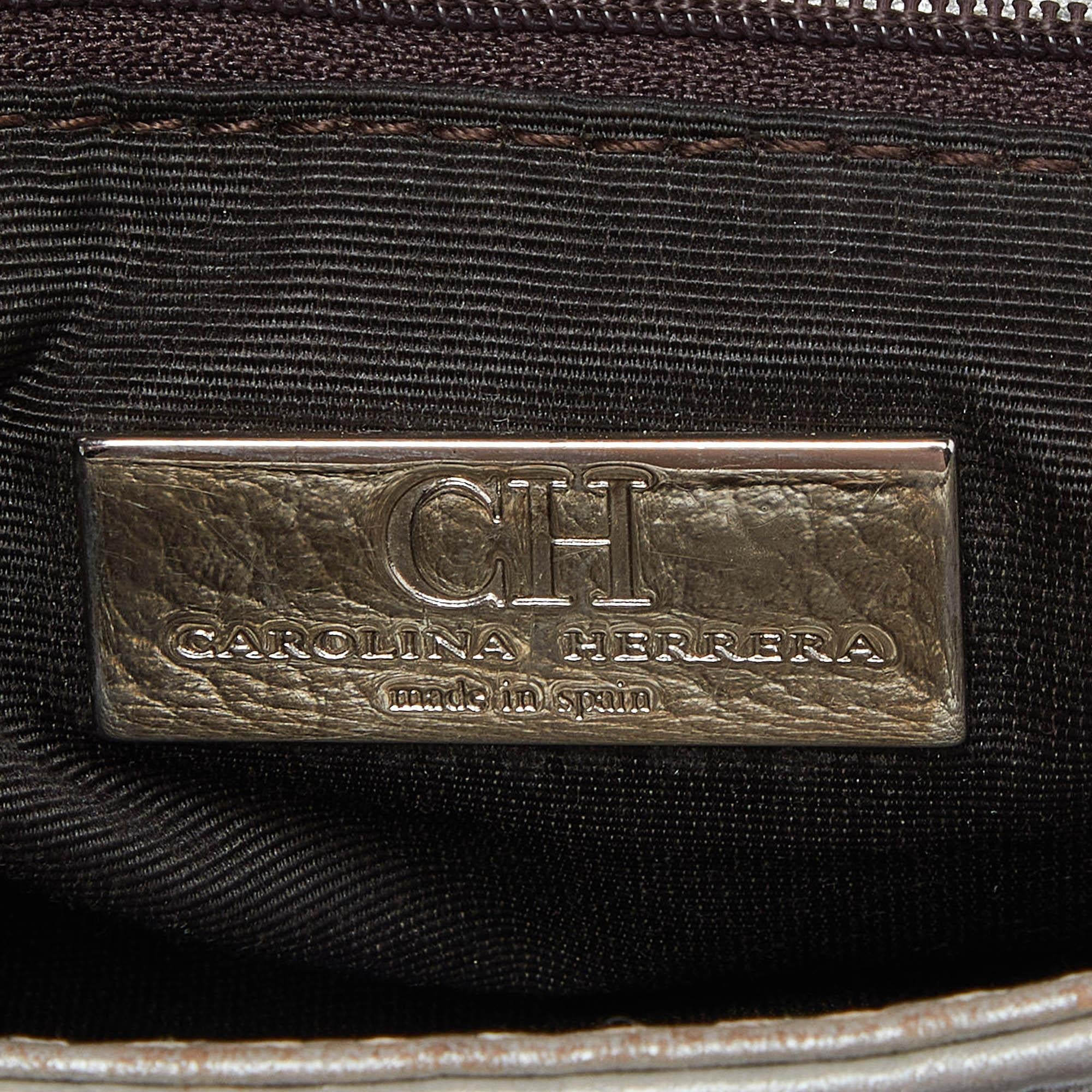 CH Carolina Herrera Bolso Audrey de cuero repujado con monograma plateado 3