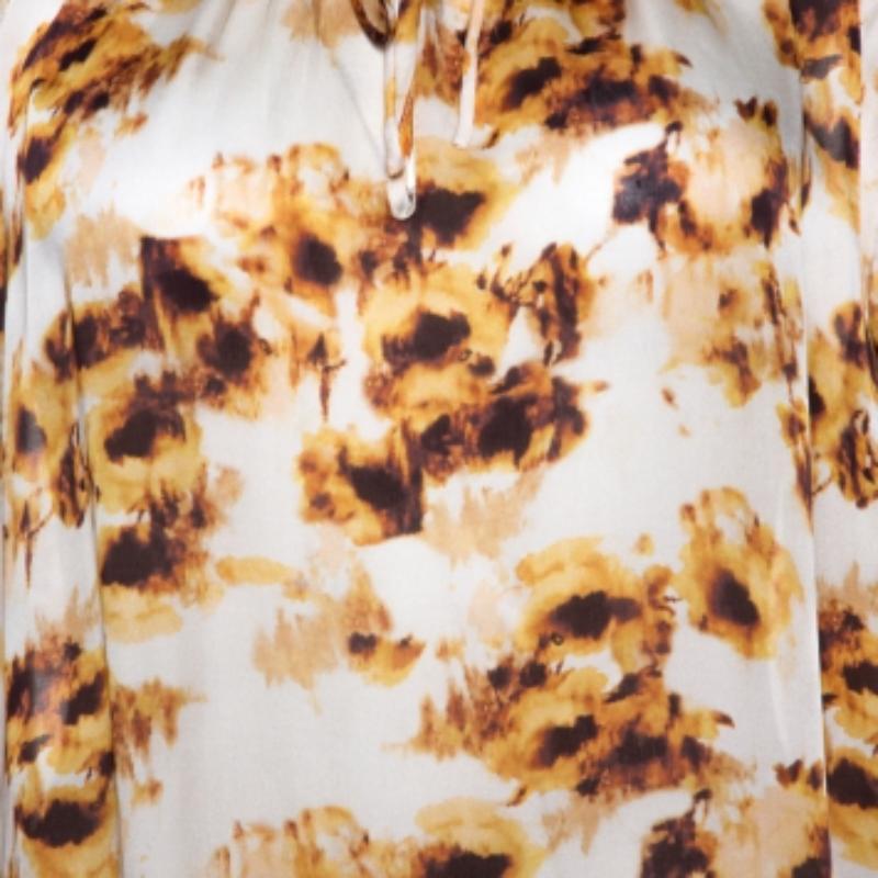 CH Carolina Herrera White & Brown Printed Silk Ruffled Blouse L en Bueno estado para la venta en Dubai, Al Qouz 2
