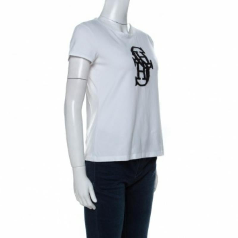 A cotton-blend design by CH Carolina Herrera featuring short sleeves, a round neckline, and logo embroidery on the front. Team it with pants as well as shorts.