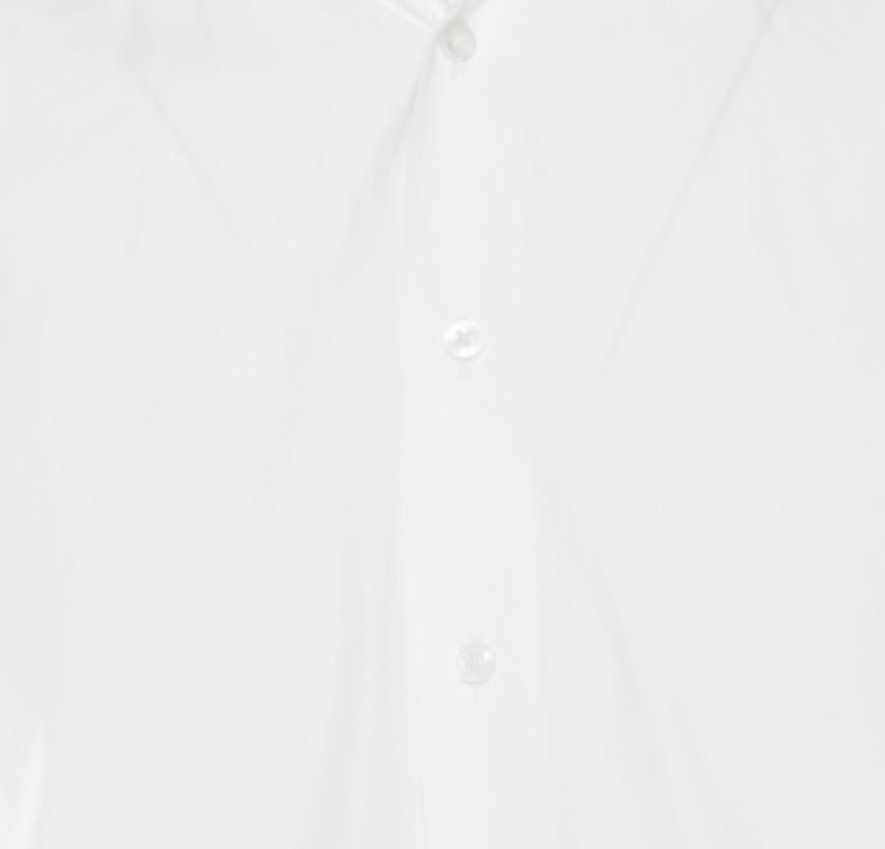 Ein Hemd wie dieses von CH Carolina Herrera ist genau das, was Sie diese Saison in Ihrem Kleiderschrank brauchen. Sie ist aus Baumwolle geschneidert und bietet eine perfekte Mischung aus Stil und Komfort. Seine weiße Farbe lässt ihn noch