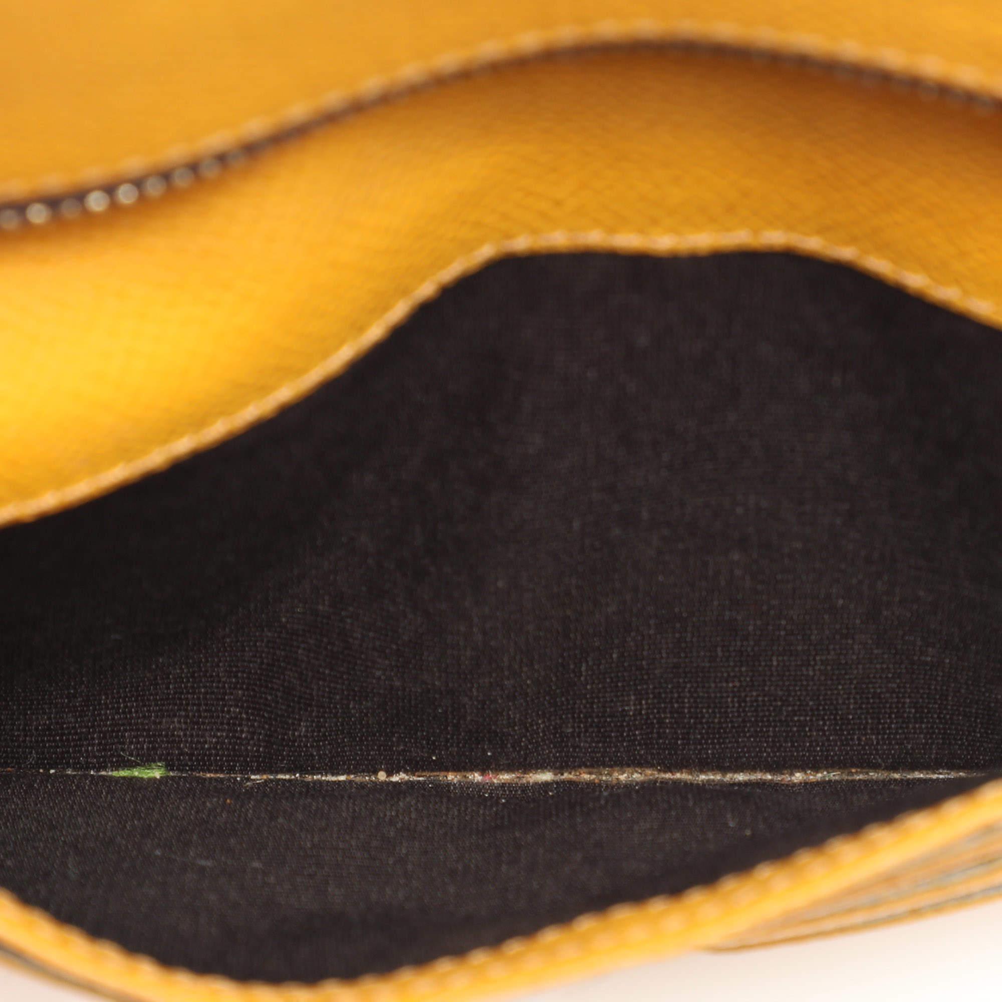 This designer wallet is an immaculate balance of sophistication and rational utility. It has been designed using prime quality materials and elevated by a sleek finish. The creation is equipped with ample space for your monetary essentials.