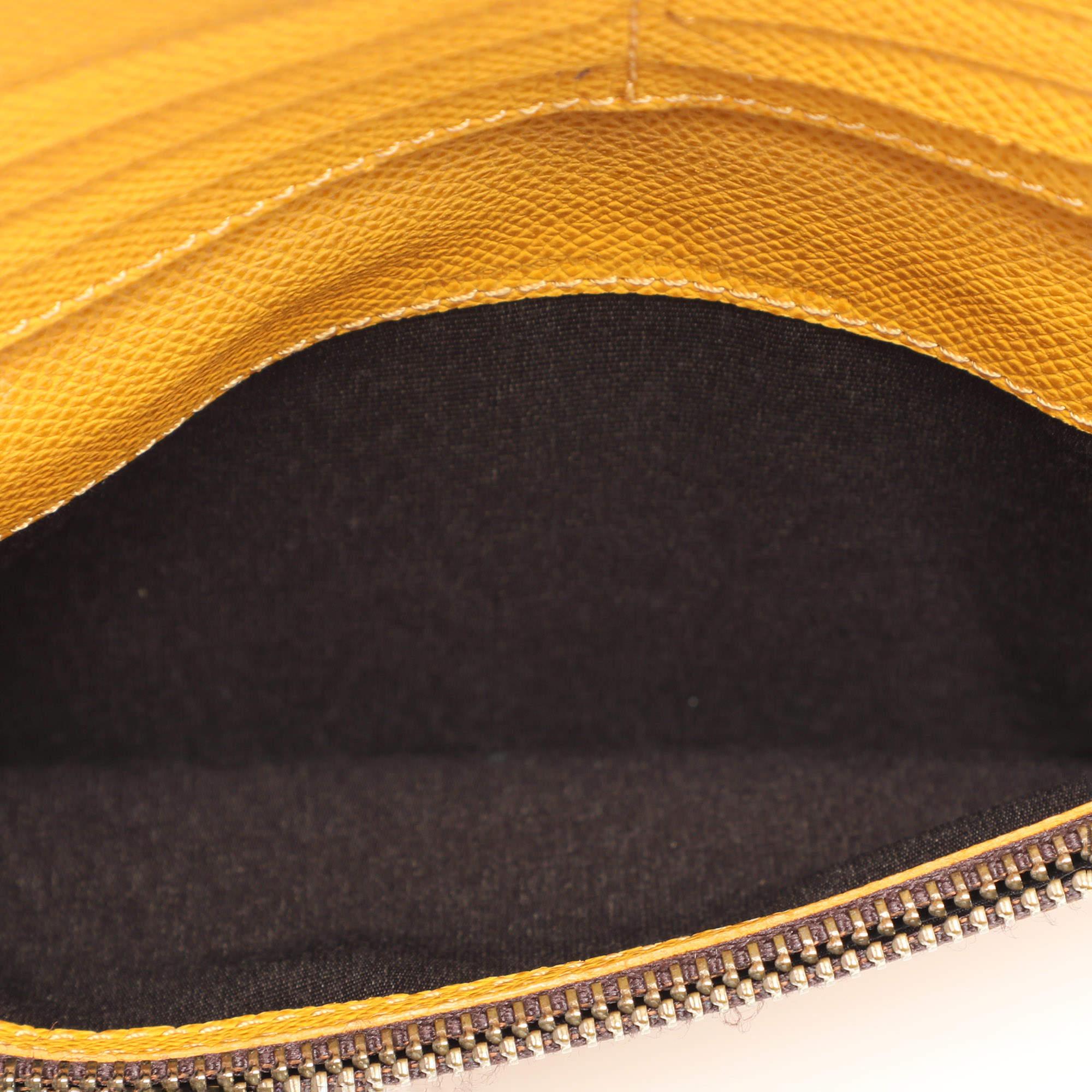 CH Carolina Herrera Yellow Embossed Leather Wallet In Fair Condition For Sale In Dubai, Al Qouz 2