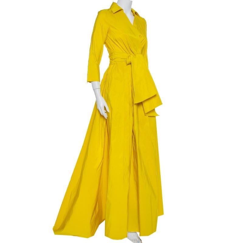 CH Carolina Herrera Gelb Plissiertes Maxi-Wickelkleid S im Zustand „Gut“ in Dubai, Al Qouz 2