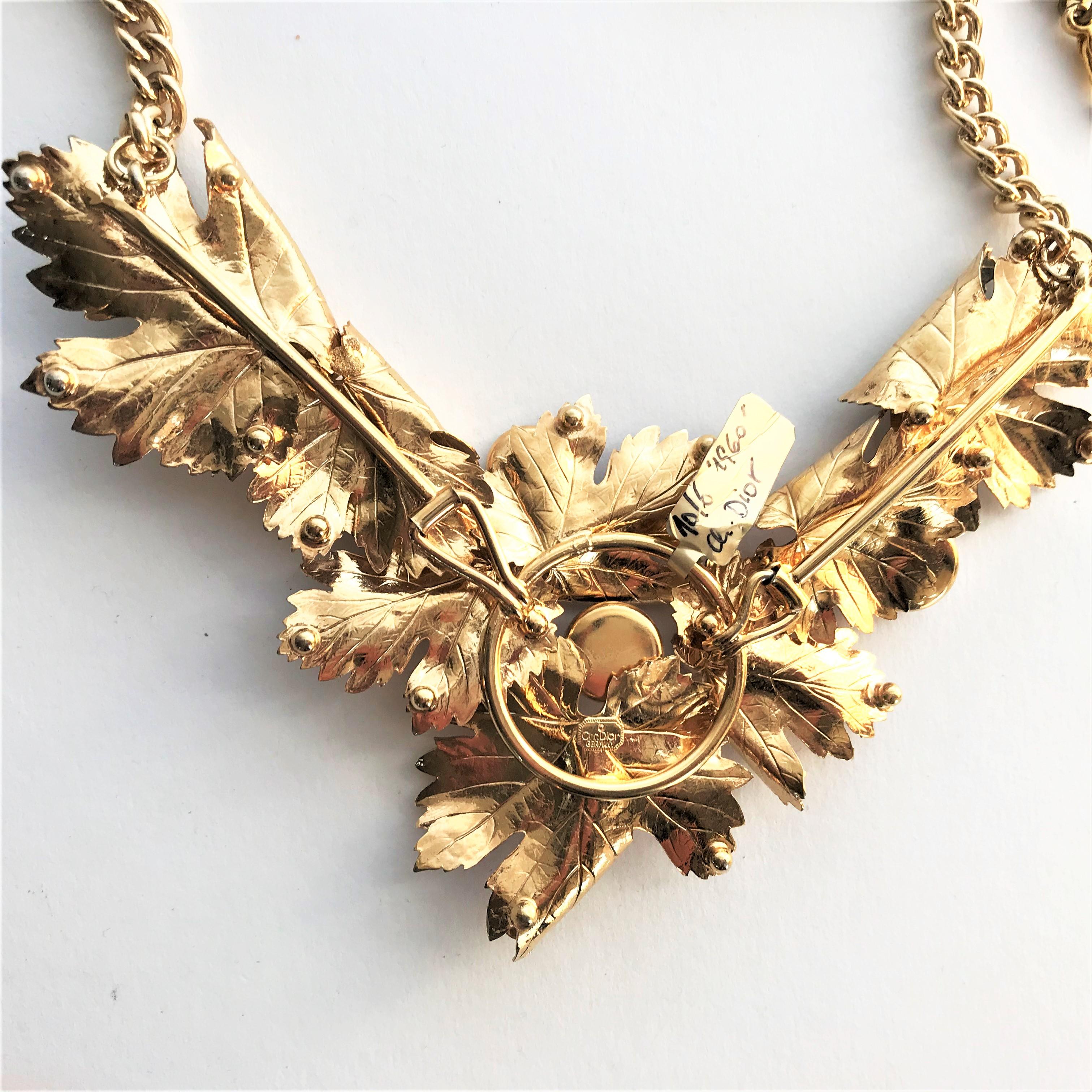 Christian. Dior maple leaves collier, sign. Ch. Dior Germany  gold plated 1990s In Good Condition For Sale In Stuttgart, DE