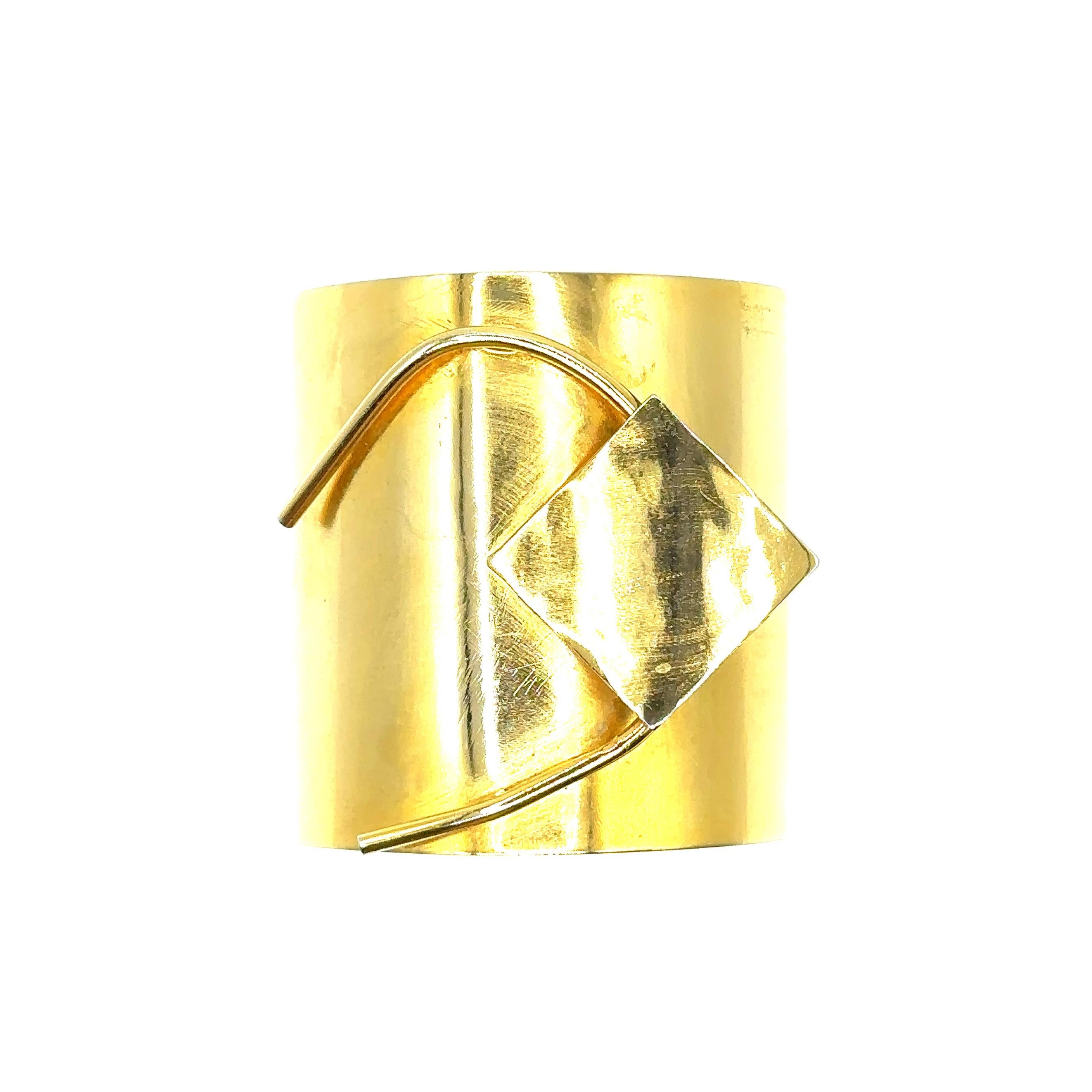 Chloe - Cuff bracelet 14k gold plated In New Condition For Sale In Forest Hills, NY