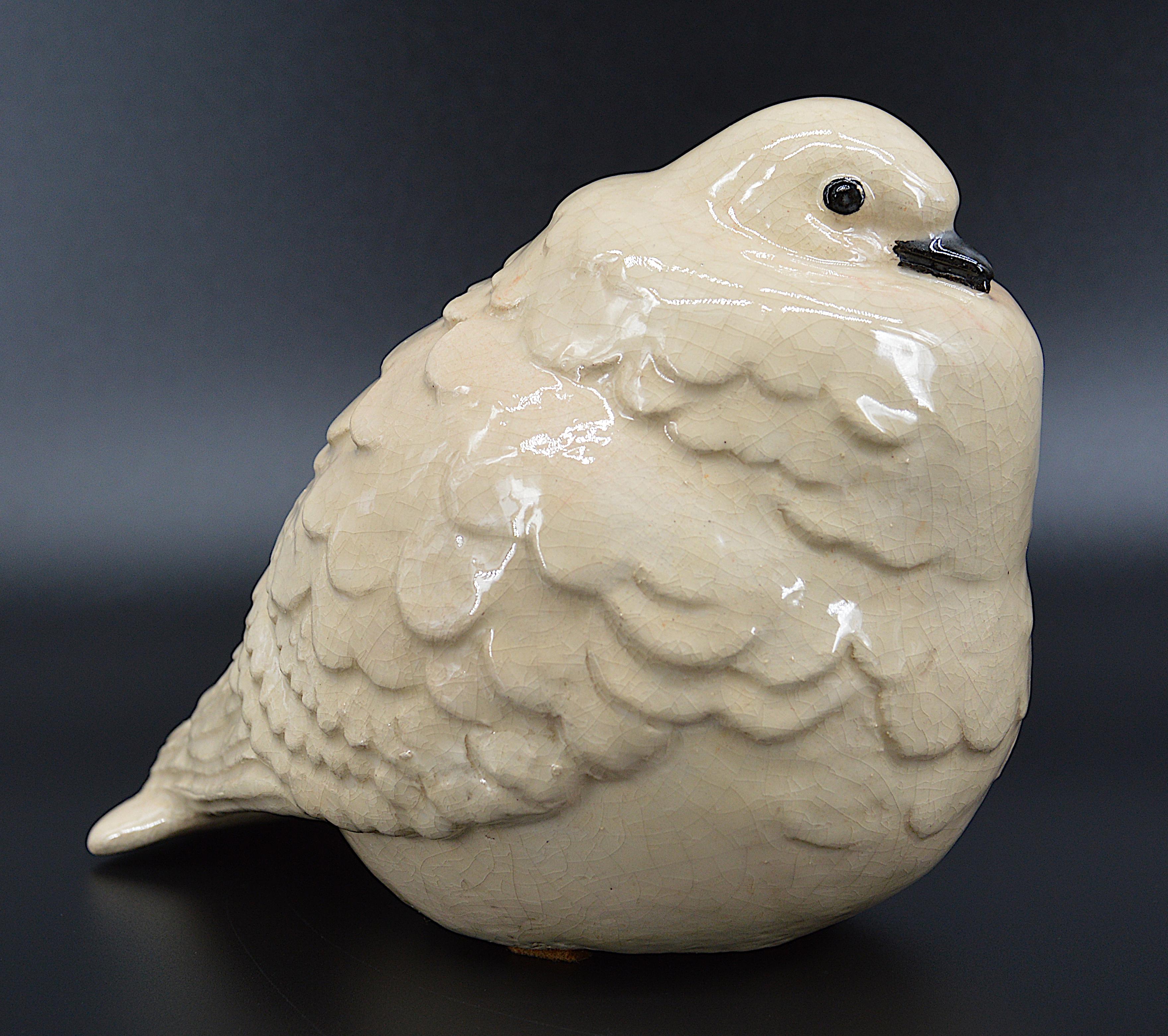 Crackle glaze ceramic pigeon by CH FRANCE, 1920s. Rare and charming pigeon. Width: 8.3