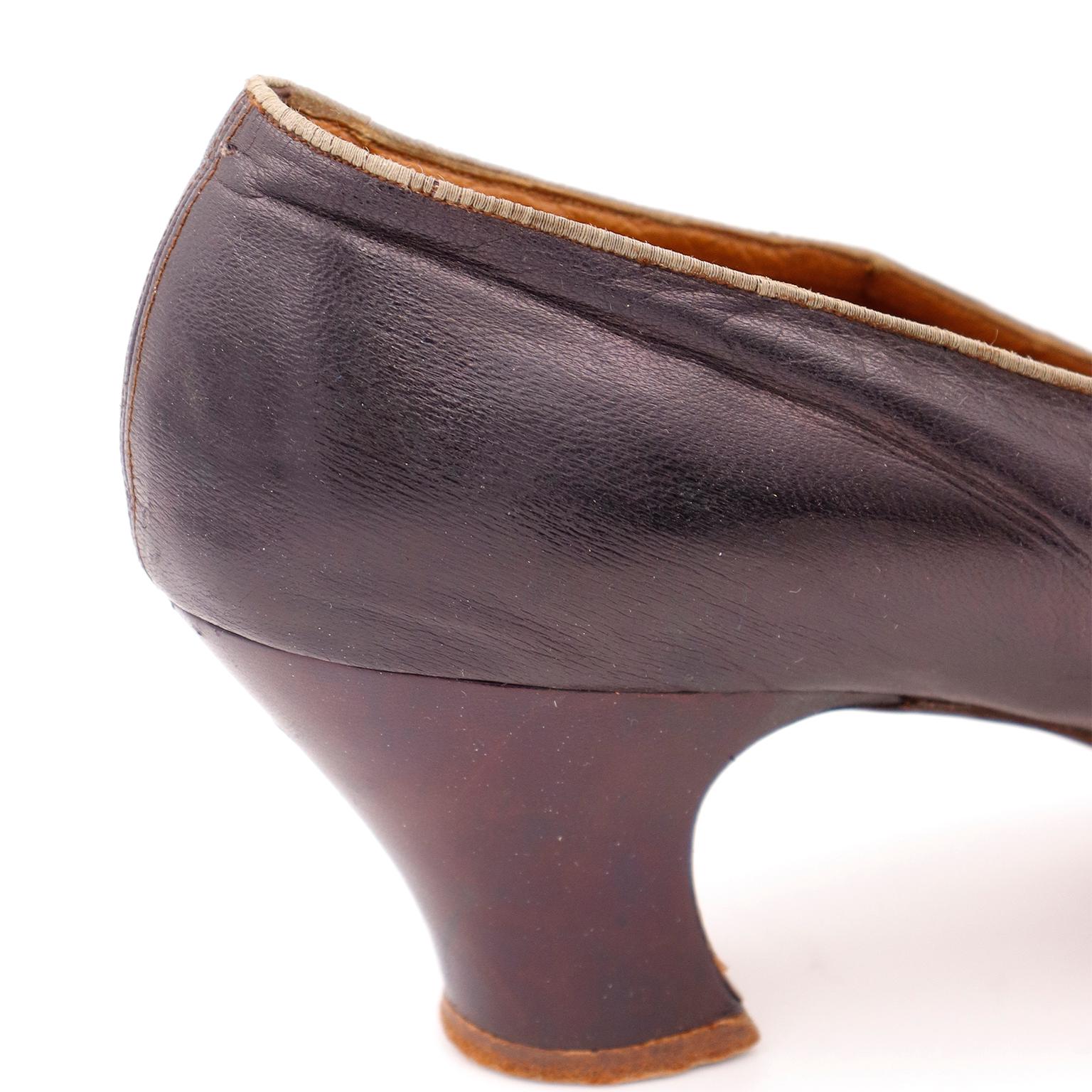 CH Wolfelt Co. Edwardianische Schuhe aus lila Leder mit goldener Metallperlenstickerei aus Leder im Angebot 3