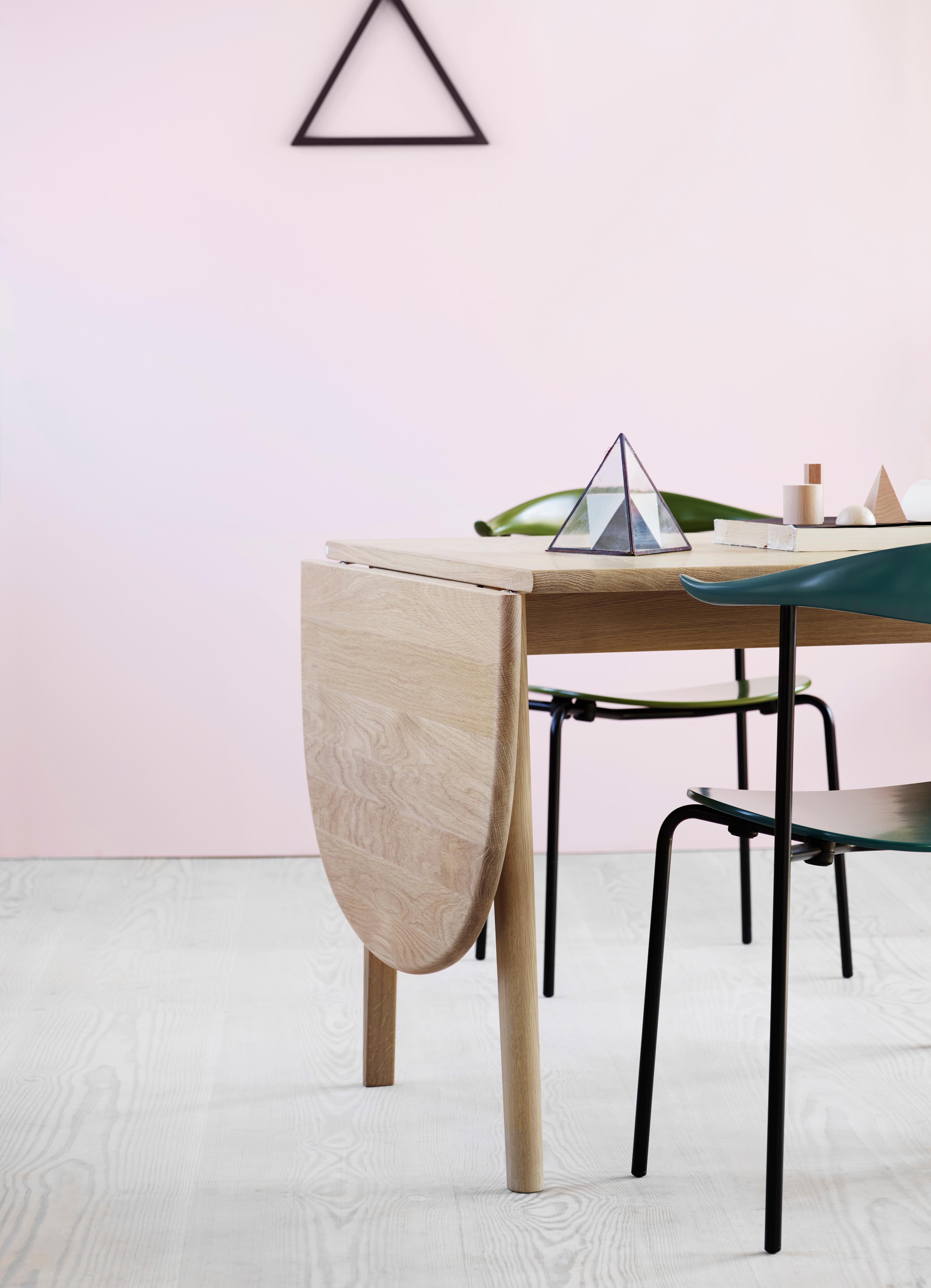 CH002 Small Dining Table in Wood Finish by Hans J. Wegner 3