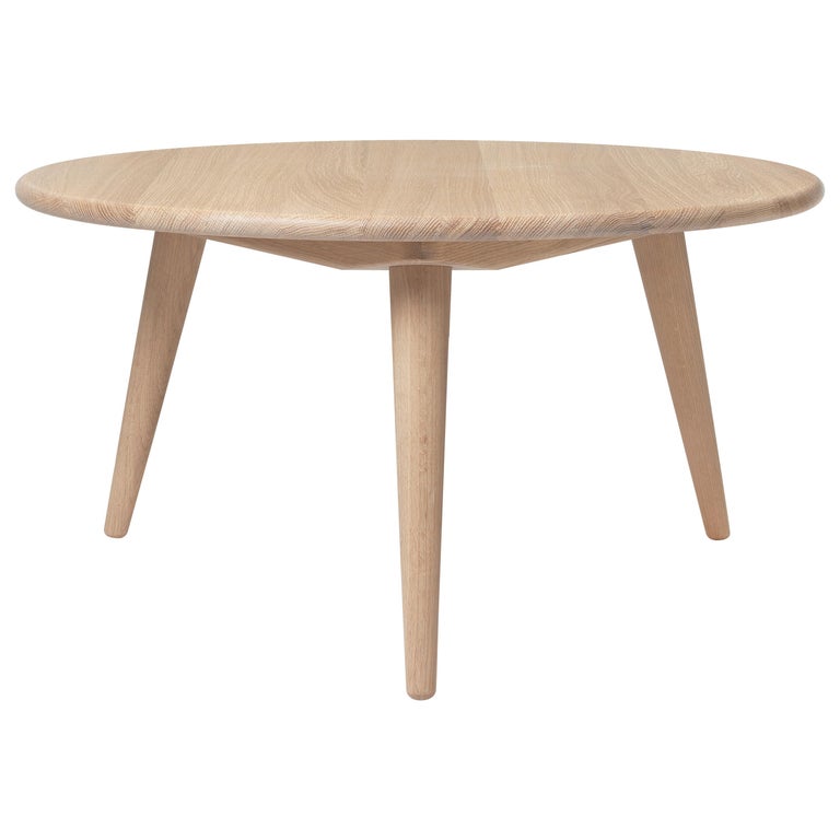 Beige (Oak White Oil) CH008 Medium Coffee Table in Wood by Hans J. Wegner