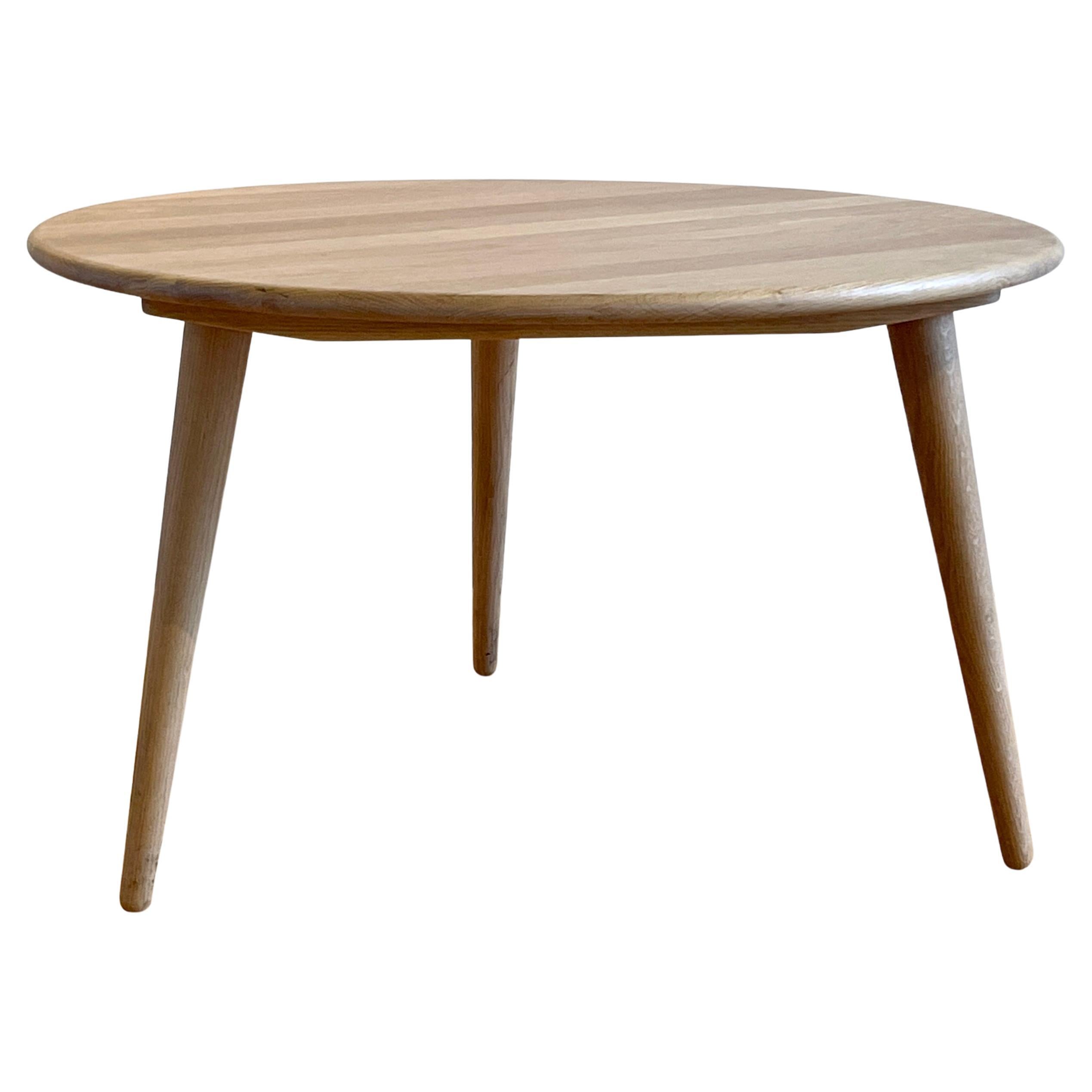 CH008 Oiled Oak Round Coffee Table Hans Wegner, Carl Hansen & Son 1954 Design