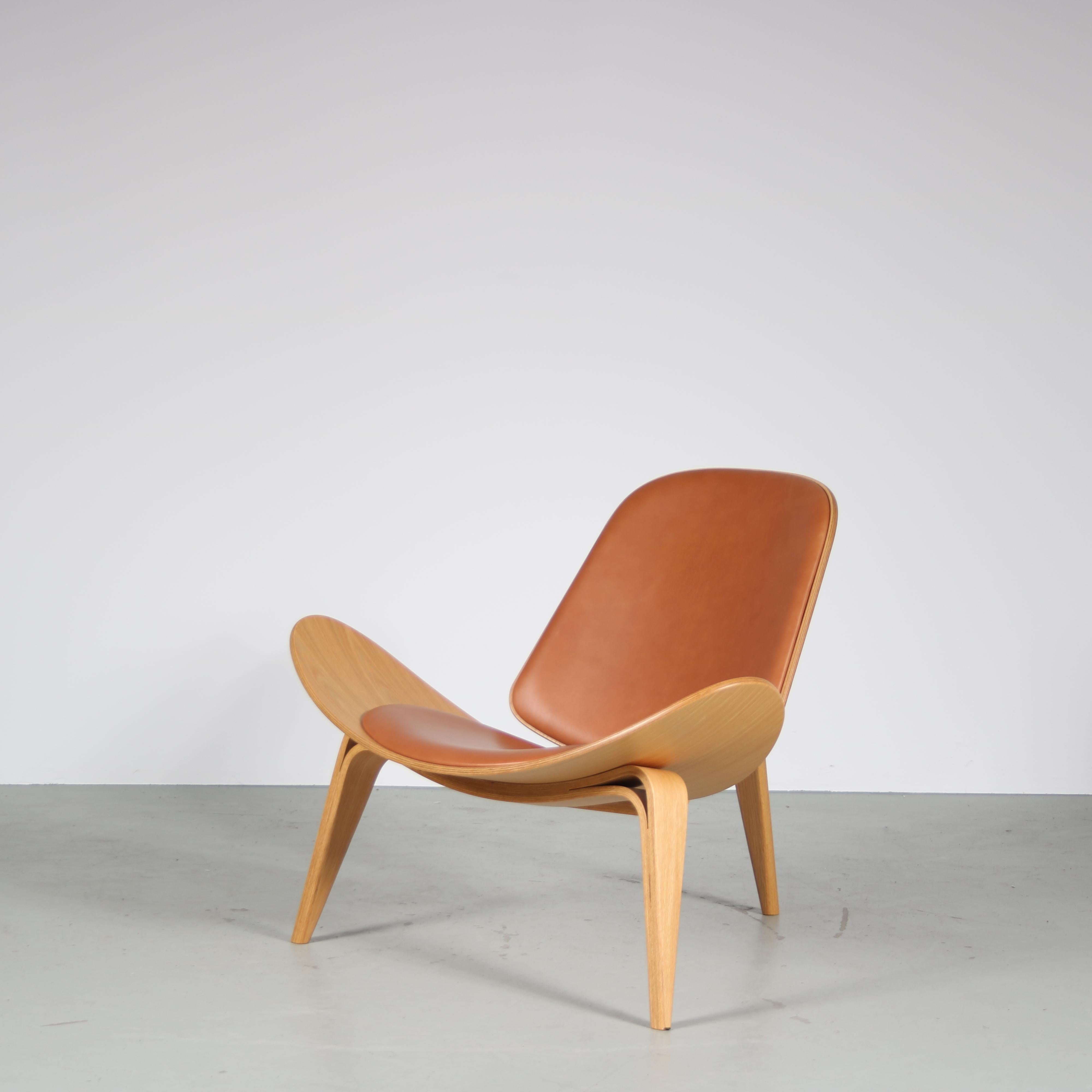 The “CH07” Shell chair is a modern classic designed by Danish designer Hans J. Wegner in 1963, but only produced for a short time before being reintroduced in 1998. This particular “CH07” Shell chair is a 2000s production by Carl Hansen, a Danish