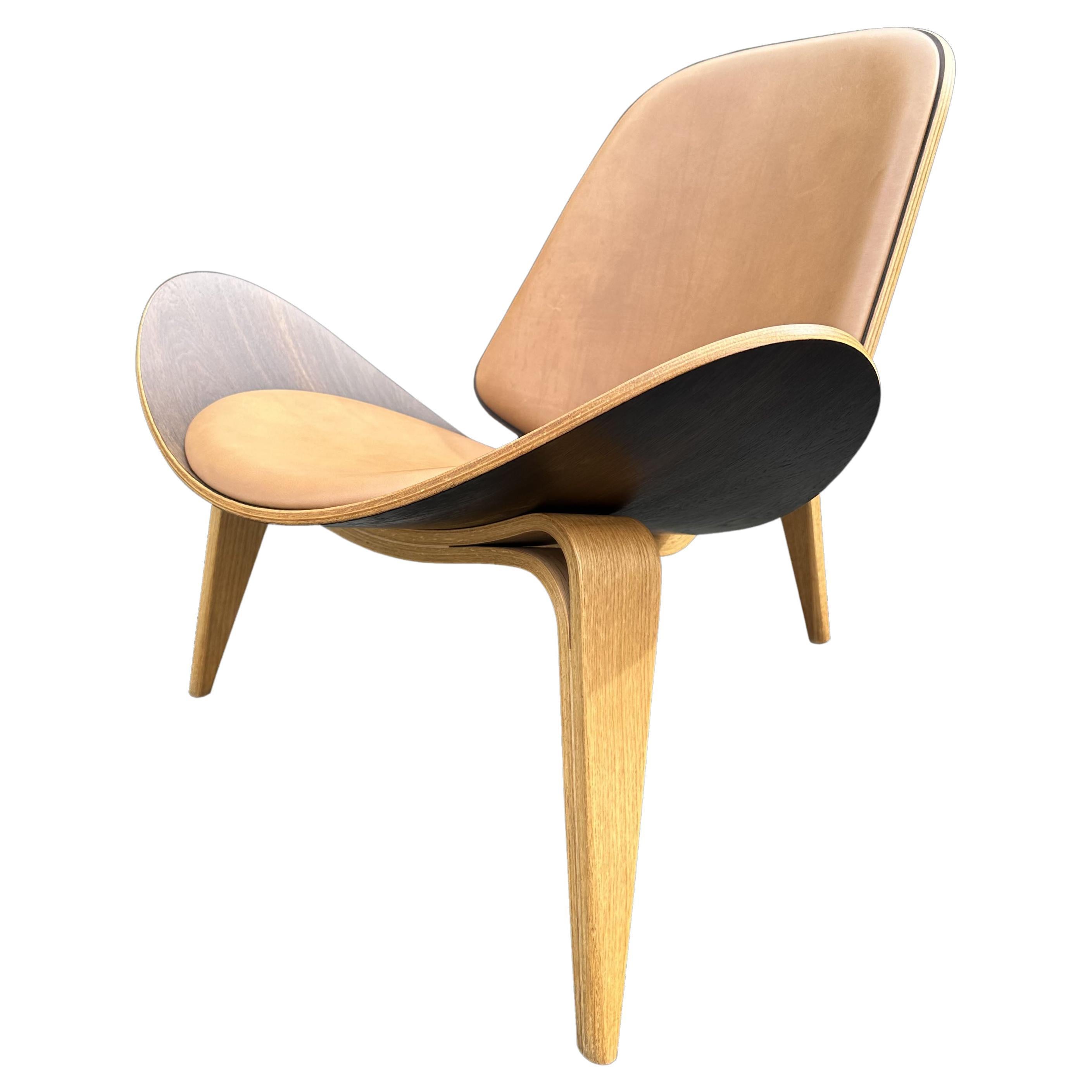 CH07 Shell Chair by Hans J Wegner for Carl Hansen & Son For Sale