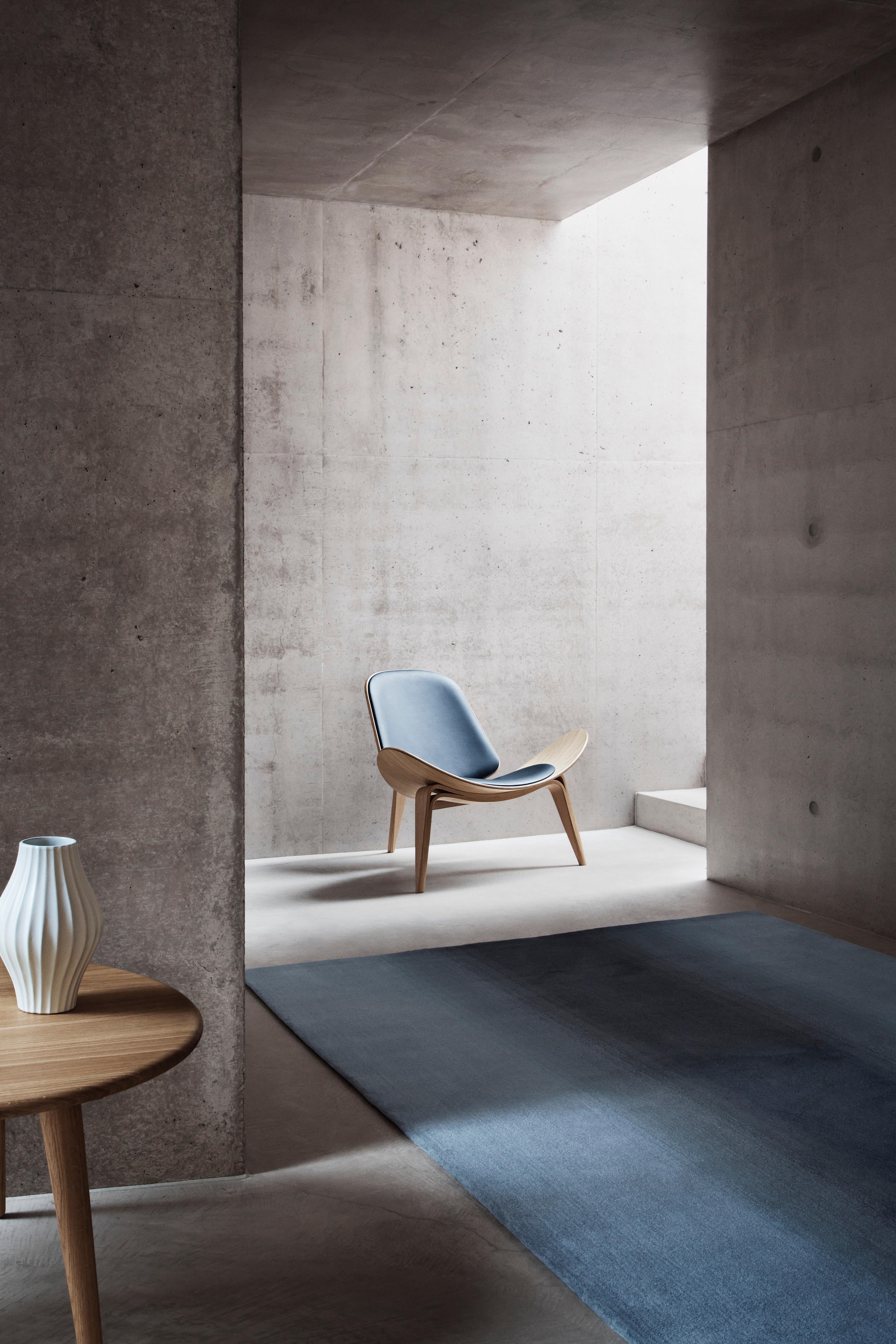 CH07 Shell Chair in Oak White Oil with Leather Seat by Hans J. Wegner 2