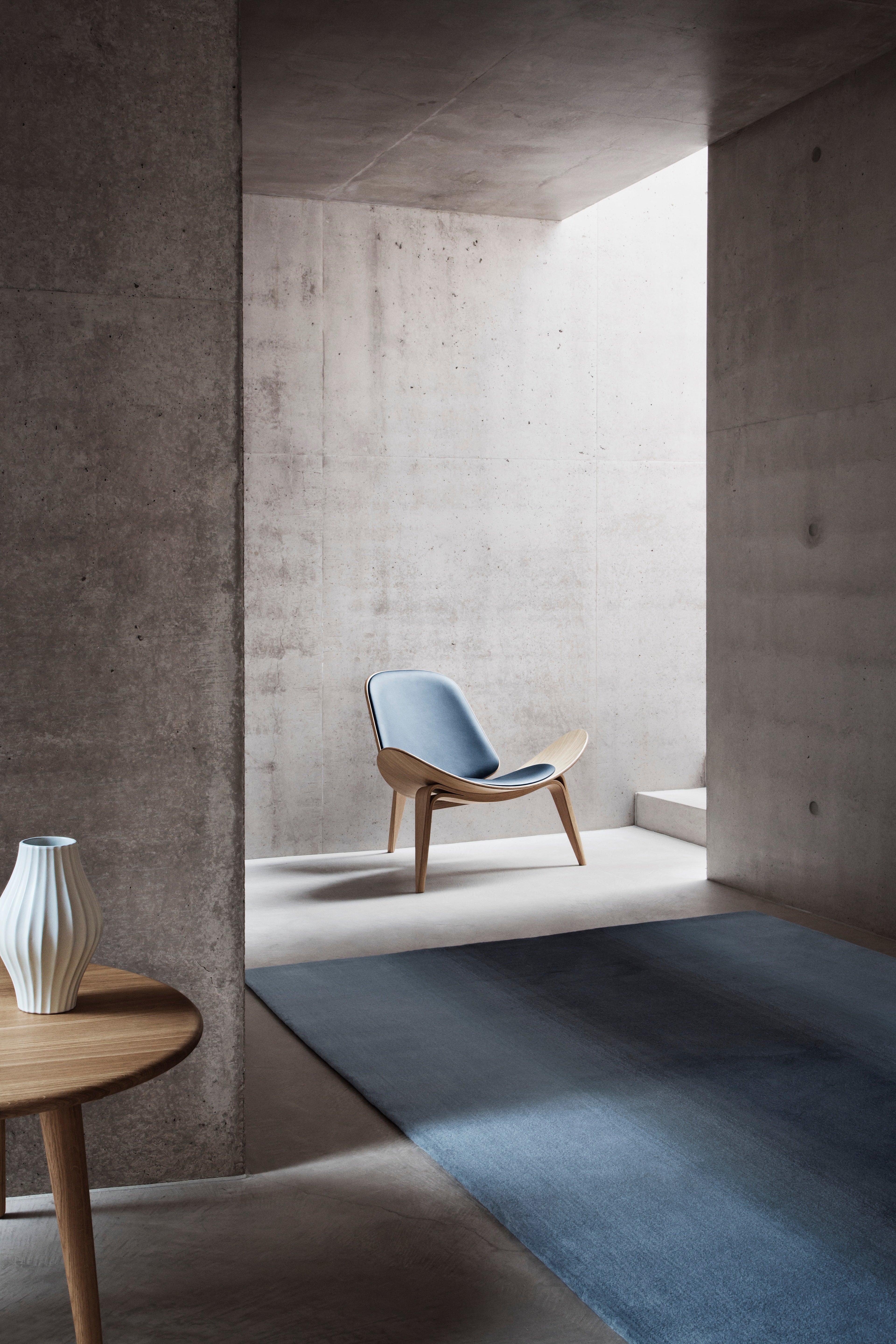 Contemporary CH07 Shell Chair in Walnut Oil with Thor 307 Leather Seat by Hans J. Wegner