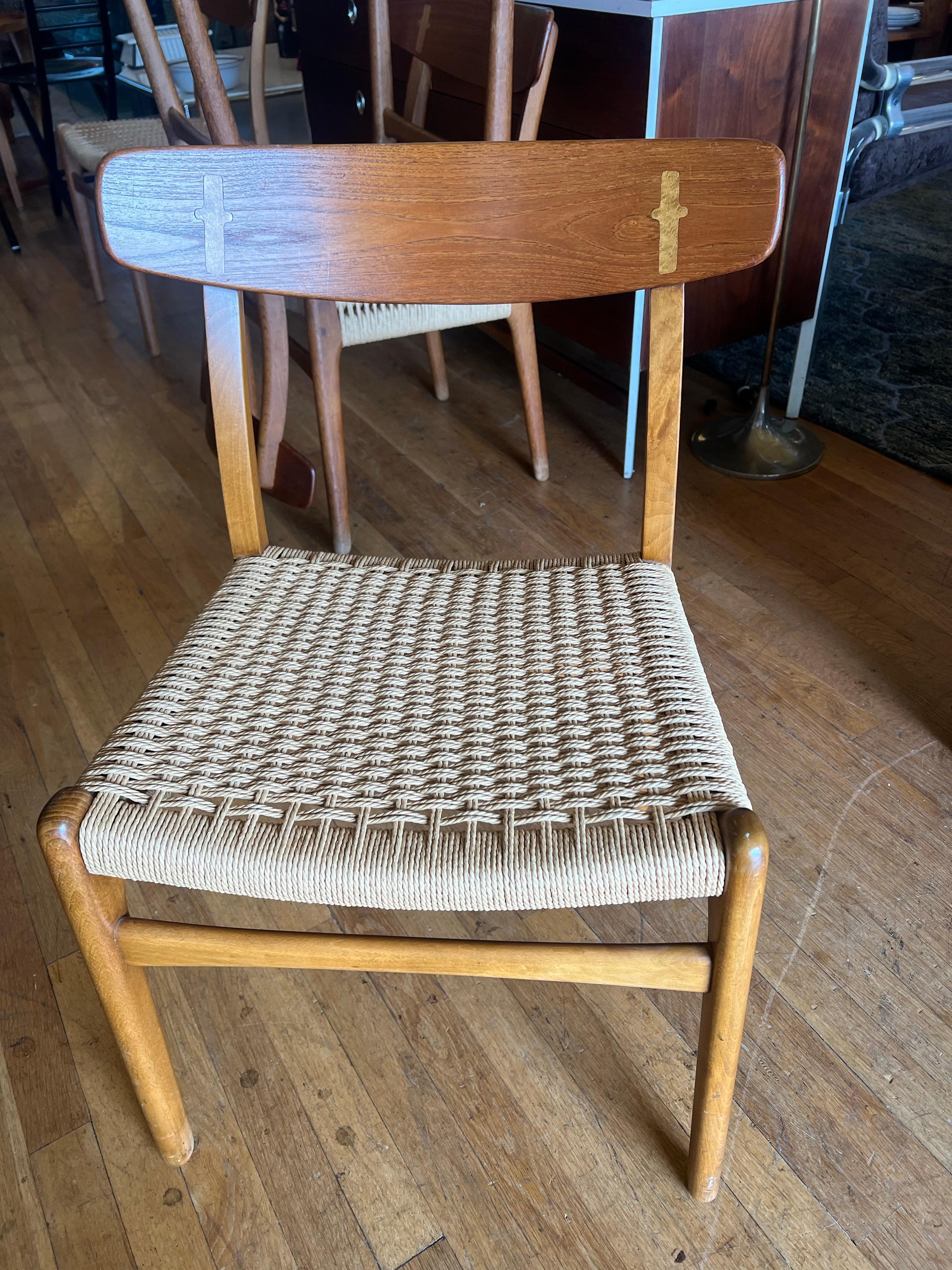 CH23 Set of 10 Dining Chairs Hans Wegner for Carl Hansen and Son in Oak & Teak In Good Condition In San Diego, CA