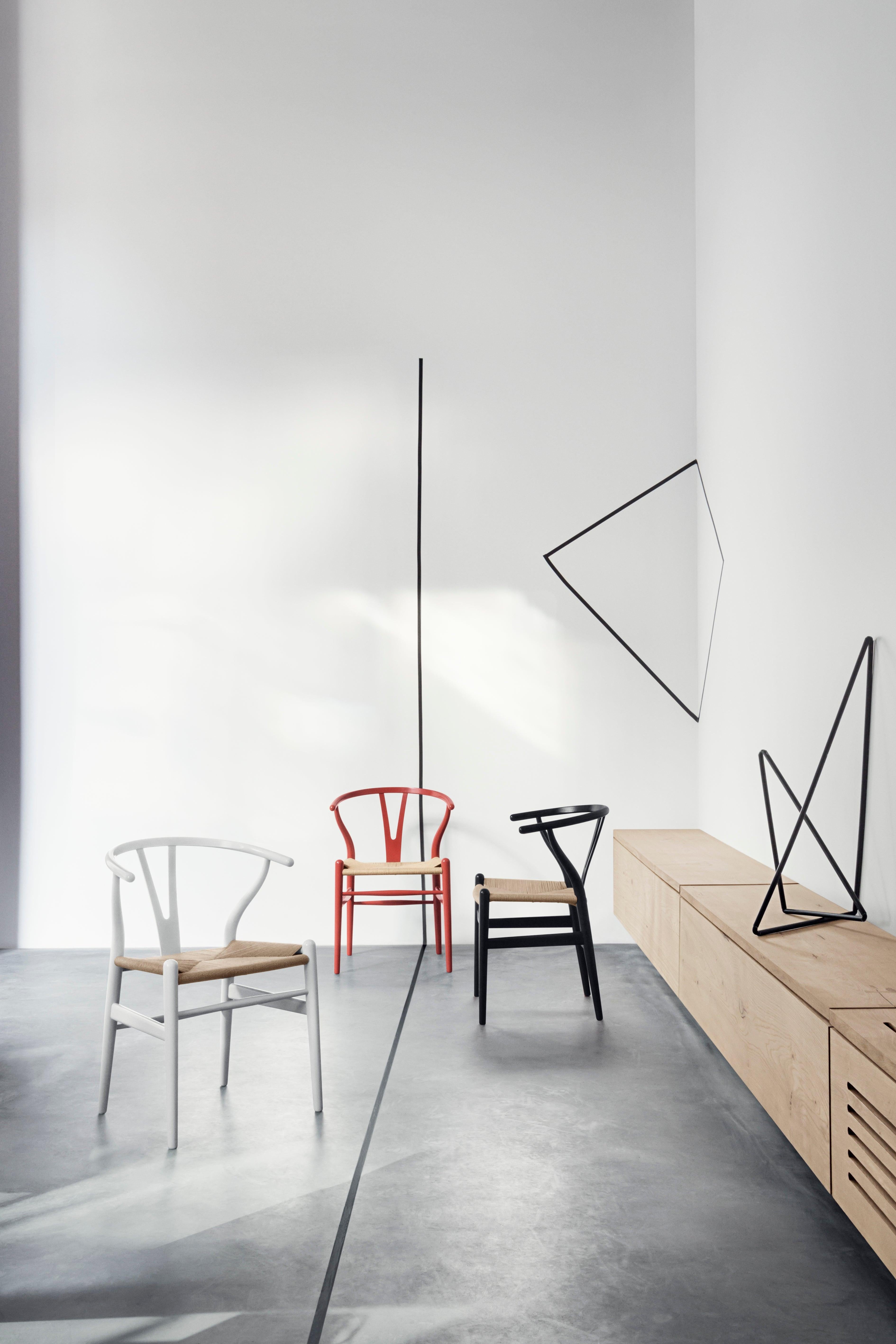 CH24 Wishbone Chair in Natural White with Black Papercord Seat by Hans Wegner 5