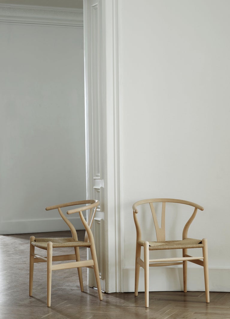 CH24 Wishbone Chair in Oak Oil with Natural Papercord Seat by Hans Wegner For Sale 2