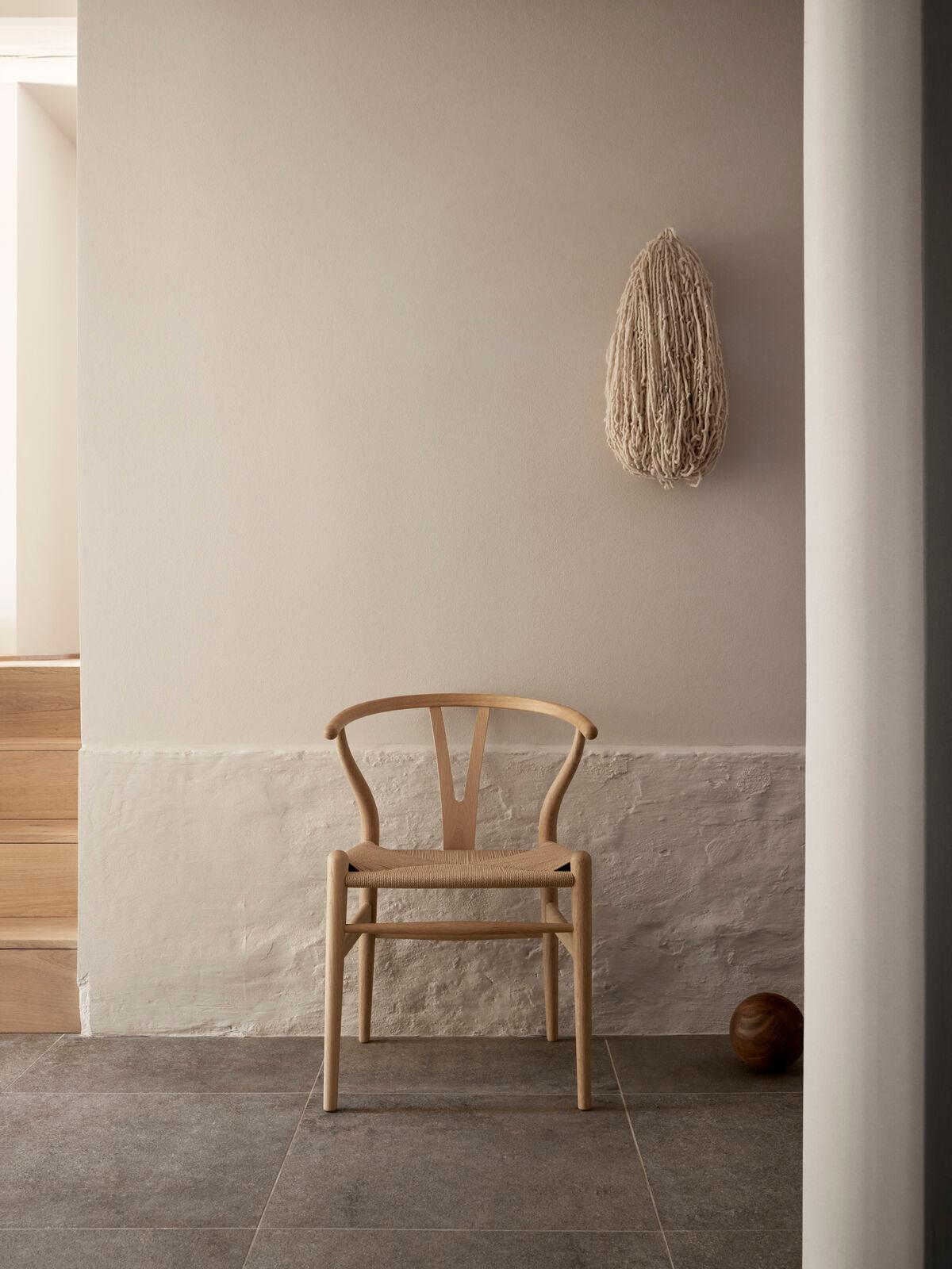 CH24 Wishbone-Stuhl aus Eichenholz mit Seifenoberfläche und natürlicher Papierkordel, einfach zu tragen (Dänisch) im Angebot