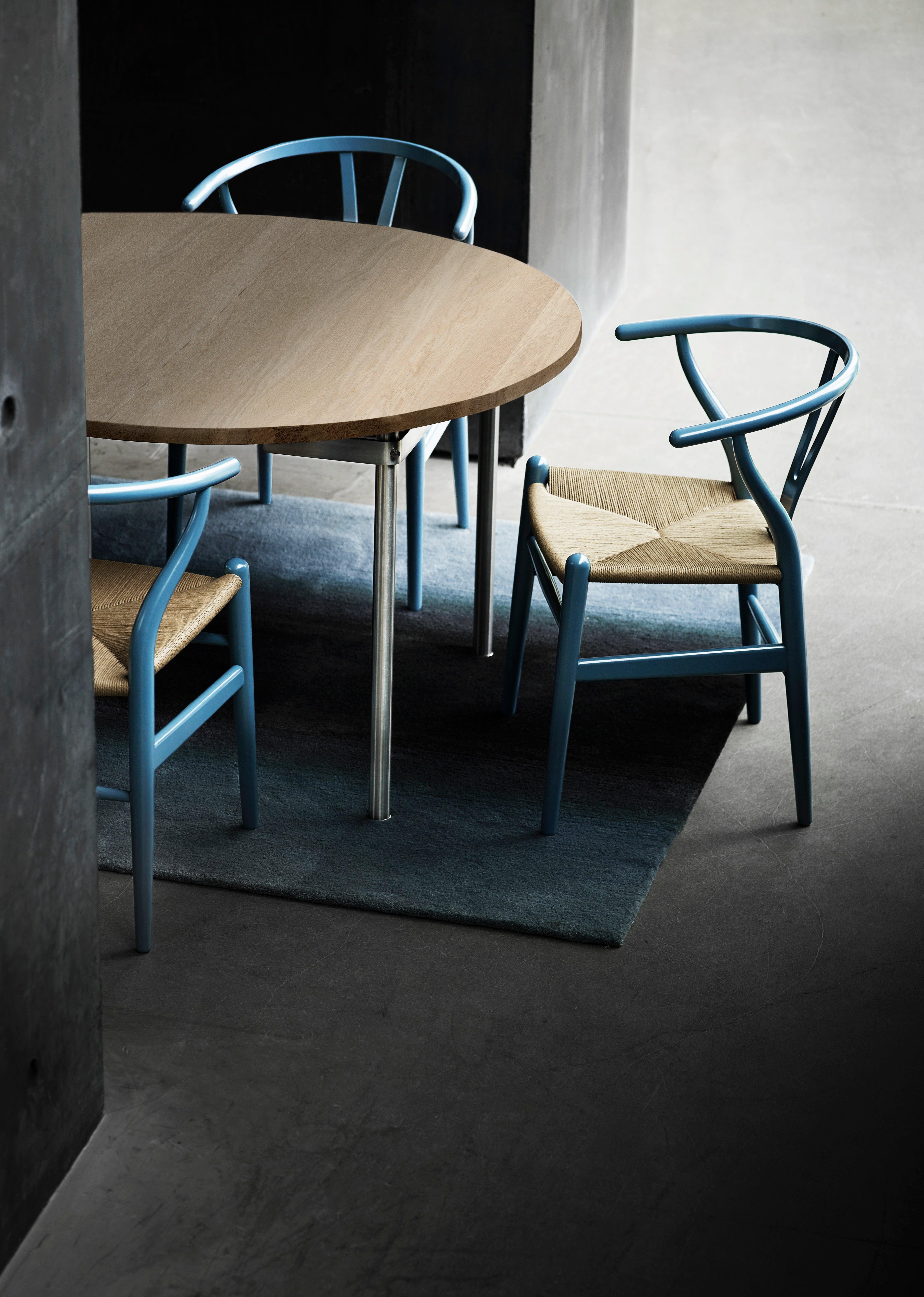 Danois Chaise CH24 Wishbone en gris argenté avec assise en cordon de papier noir par Hans Wegner