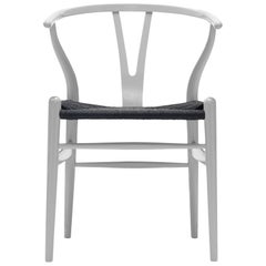 Chaise CH24 Wishbone en gris argenté avec assise en cordon de papier noir par Hans Wegner