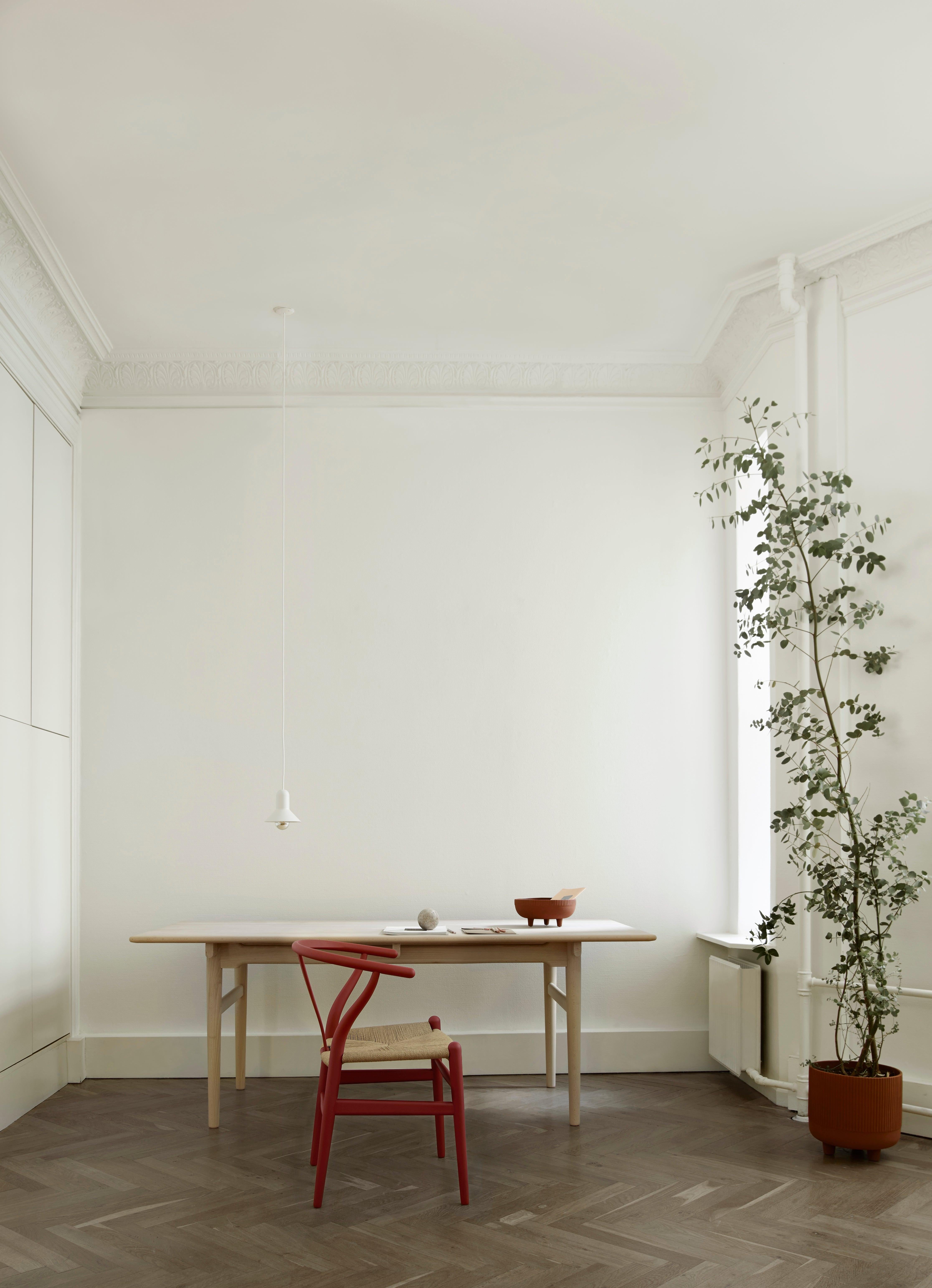 Chaise CH24 Wishbone de Hans J. Wegner, de couleur noire douce 3