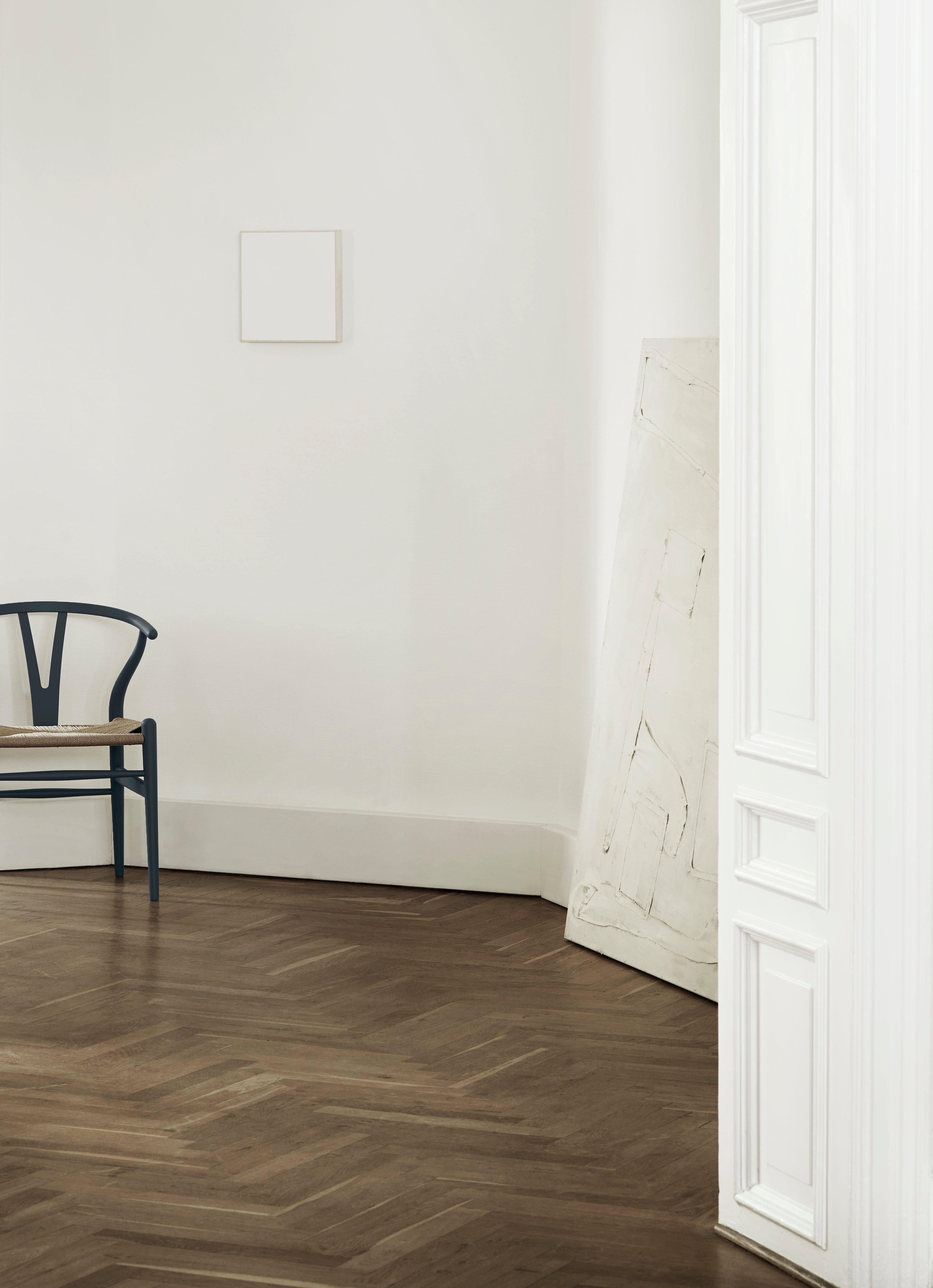 Chaise CH24 Wishbone de Hans J. Wegner, de couleur noire douce 5
