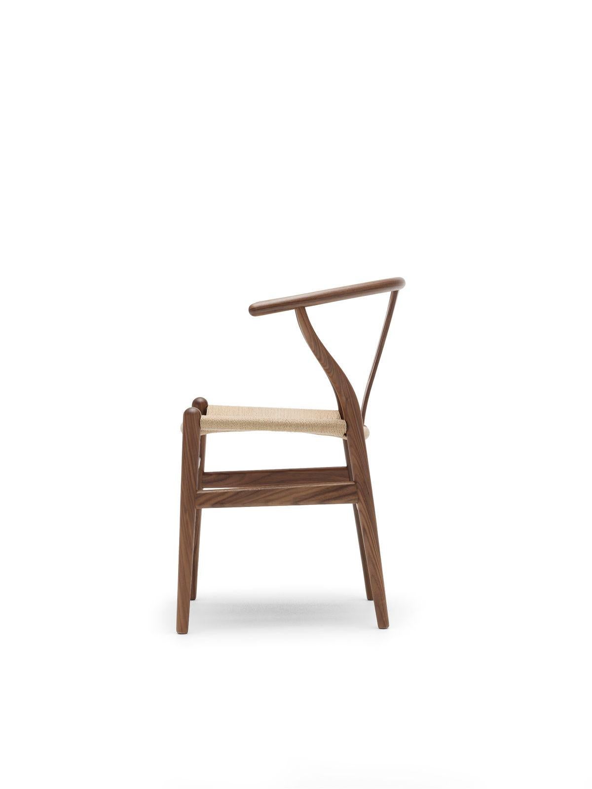 Das allererste Modell, das Hans J. Wegner 1949 exklusiv für Carl Hansen & Søn entwarf, der CH24 oder Wishbone Chair, wird seit seiner Einführung im Jahr 1950 kontinuierlich produziert.