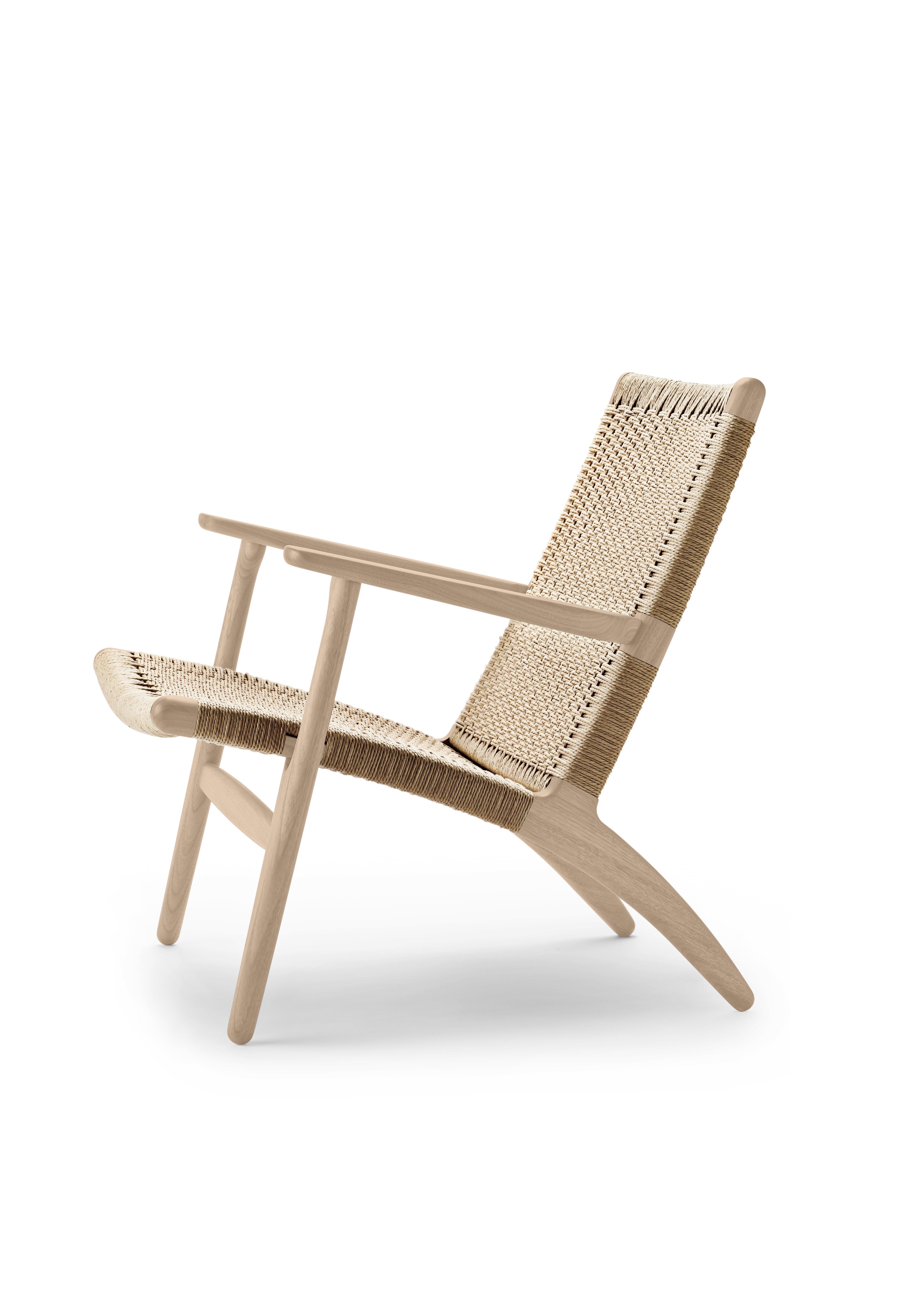 The CH25 lounge chair, like many of Hans J. Wegnerâ€™s other iconic designs, is clean and simple in its distinctive shape. But its introduction caused a stir due to Wegnerâ€™s choice of materials on the backrest and seat. The woven paper cord, a