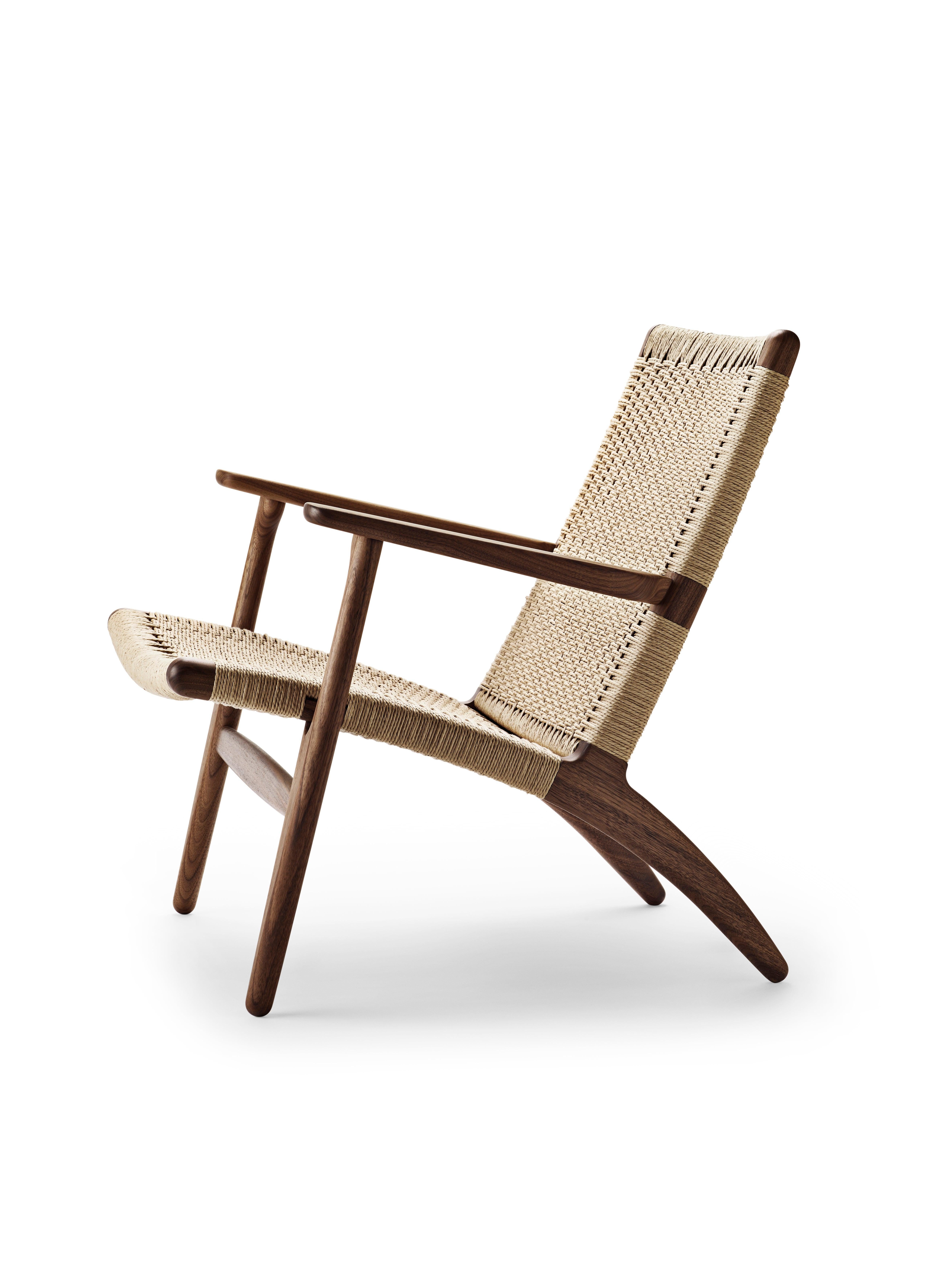 The CH25 lounge chair, like many of Hans J. Wegnerâ€™s other iconic designs, is clean and simple in its distinctive shape. But its introduction caused a stir due to Wegnerâ€™s choice of materials on the backrest and seat. The woven paper cord, a