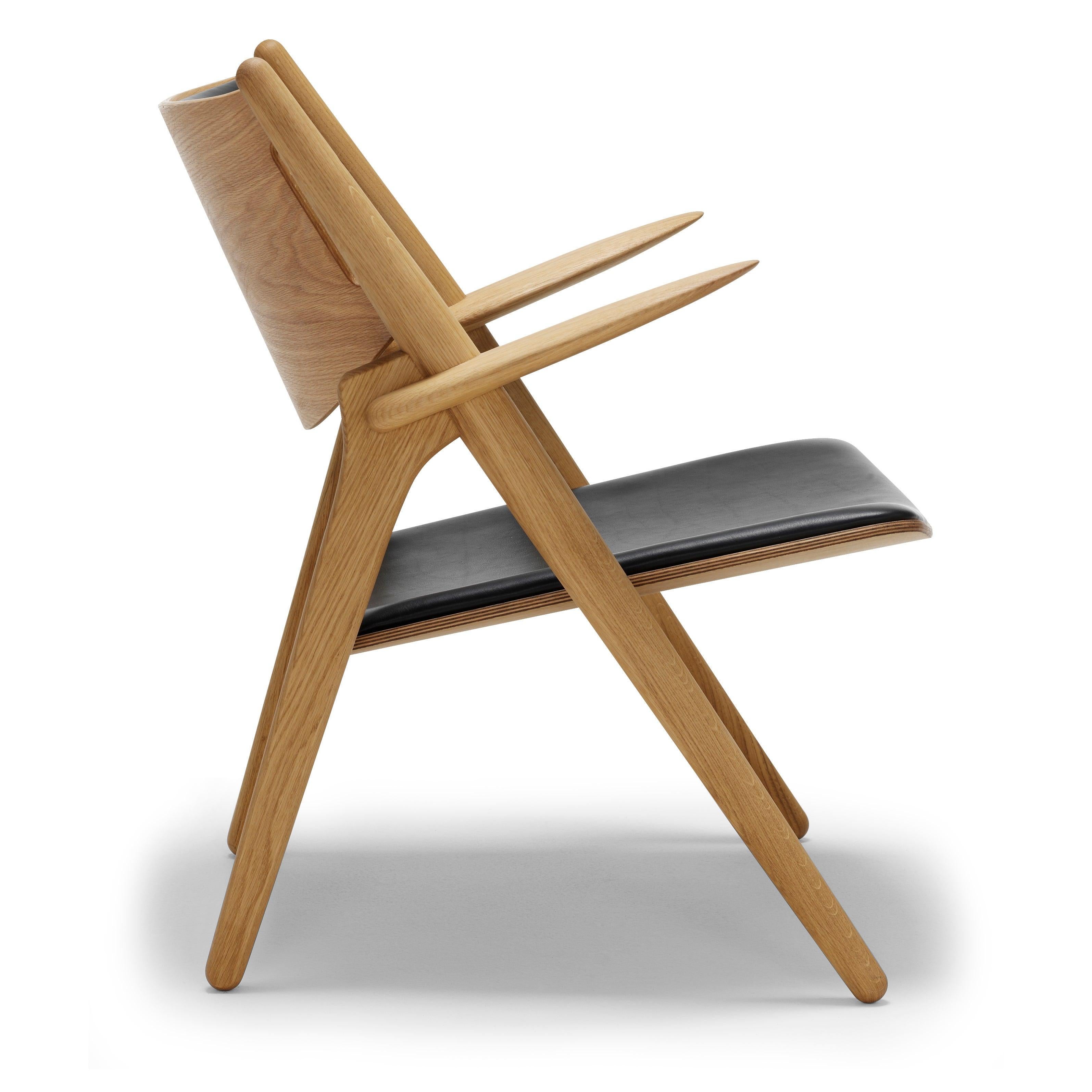 Ch28P lounge chair with oiled oak frame and Thor 301 leather by Hans J. Wegner. Â  

Additional info:
Material: Wood, foam, upholstery
Frame finish: Oak oil
Seat finish: Thor 301 - Leather group B
Dimensions: 26.3in D x 28.7in W x 30.3in H