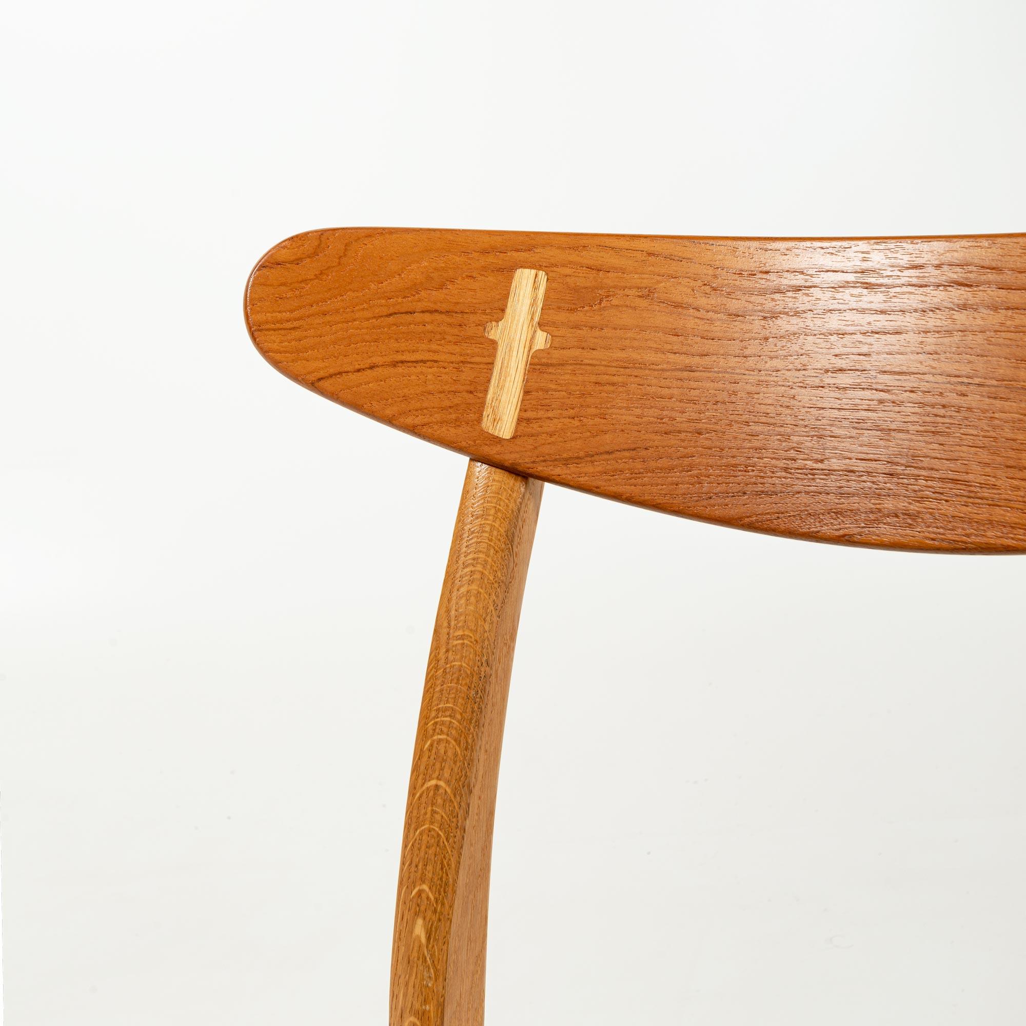CH30 Dining Chairs by Hans Wegner for Carl Hansen & Son in Oak, Teak and Leather 4