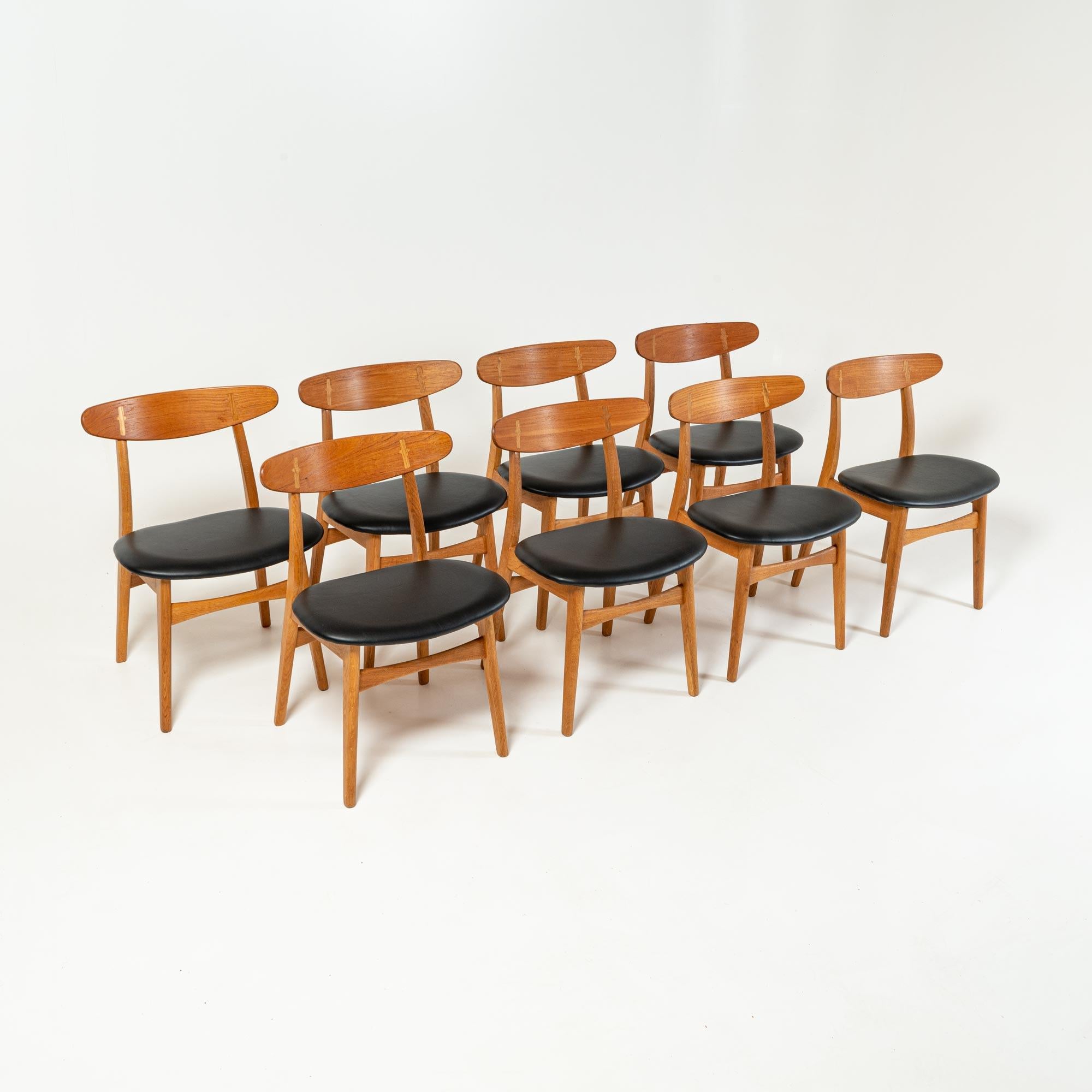 Mid-Century Modern CH30 Dining Chairs by Hans Wegner for Carl Hansen & Son in Oak, Teak and Leather