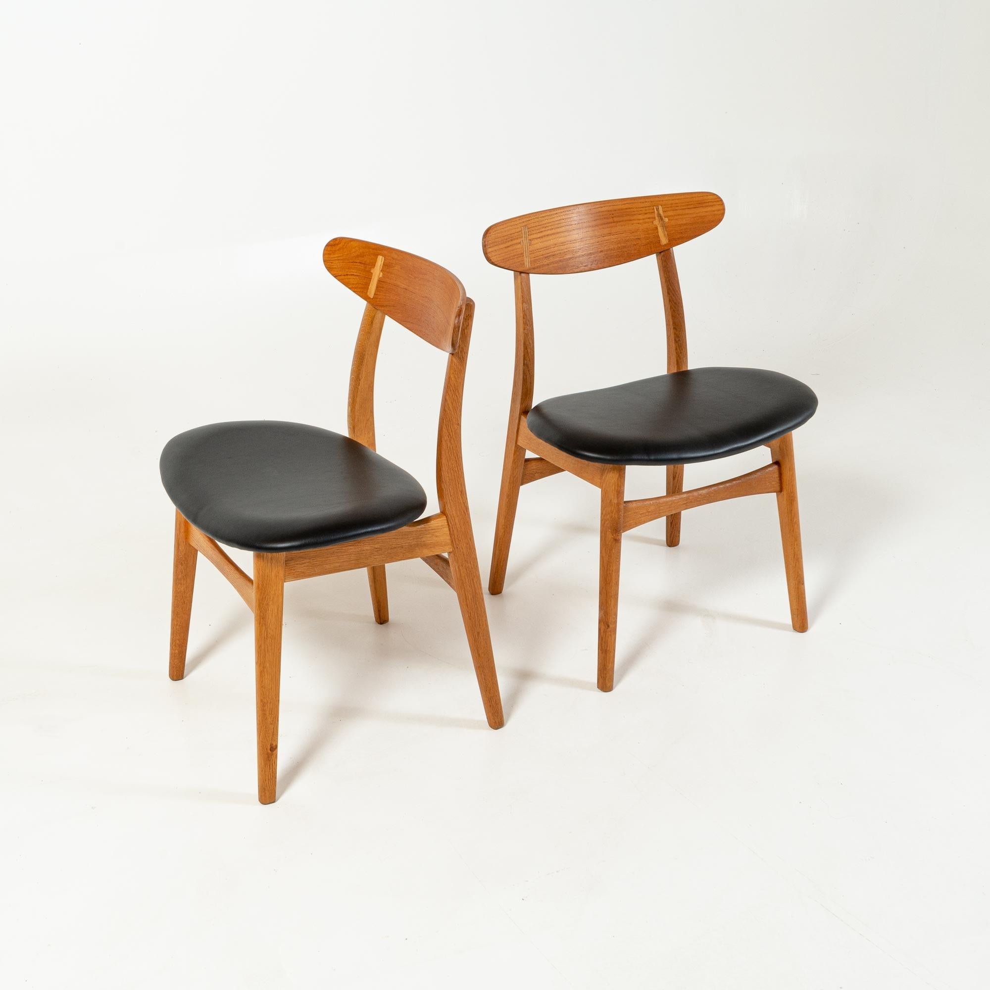 Danish CH30 Dining Chairs by Hans Wegner for Carl Hansen & Son in Oak, Teak and Leather