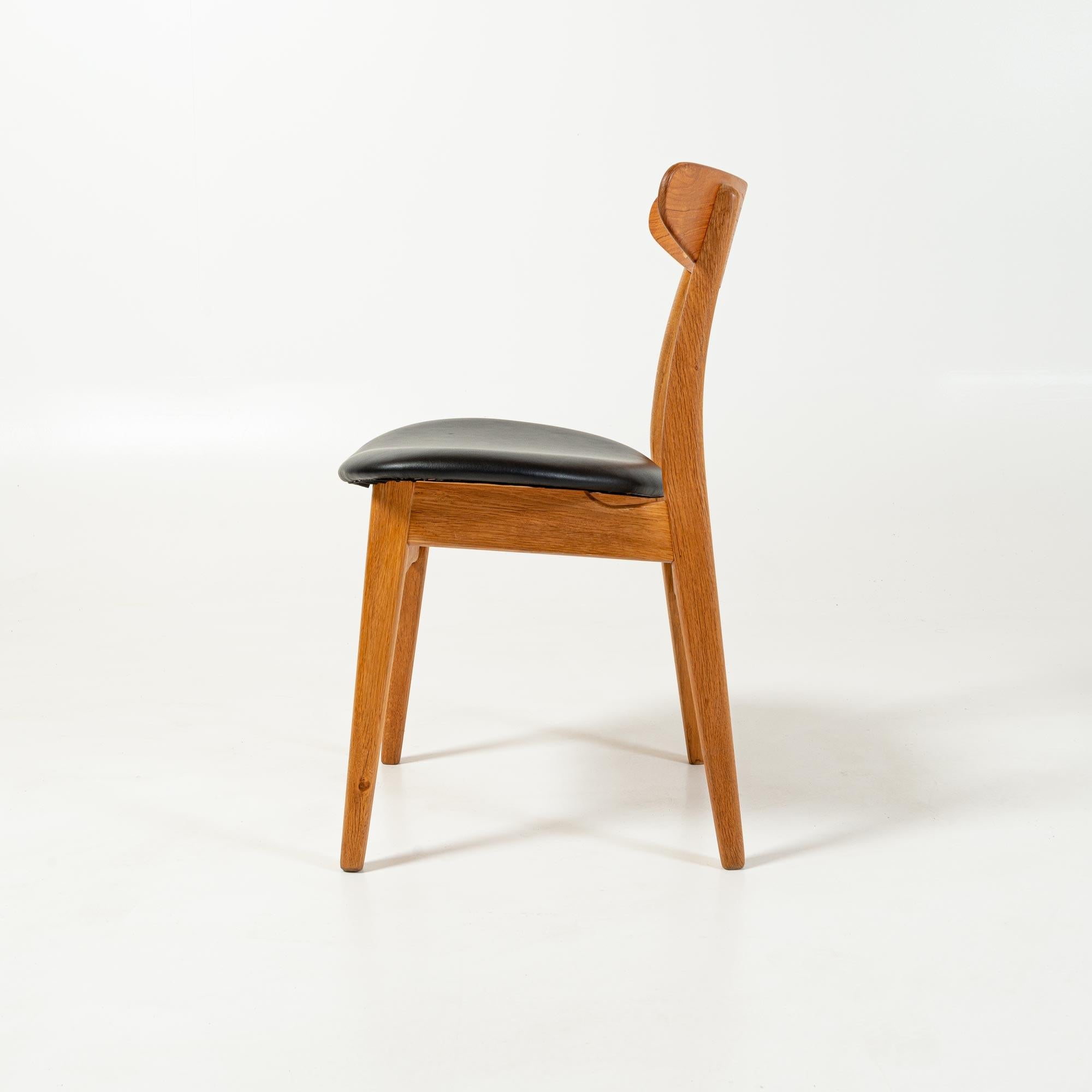 CH30 Dining Chairs by Hans Wegner for Carl Hansen & Son in Oak, Teak and Leather 1