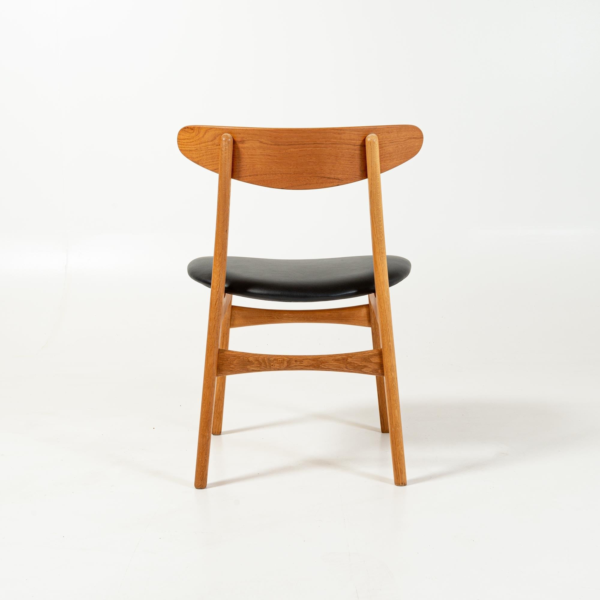 CH30 Dining Chairs by Hans Wegner for Carl Hansen & Son in Oak, Teak and Leather 2
